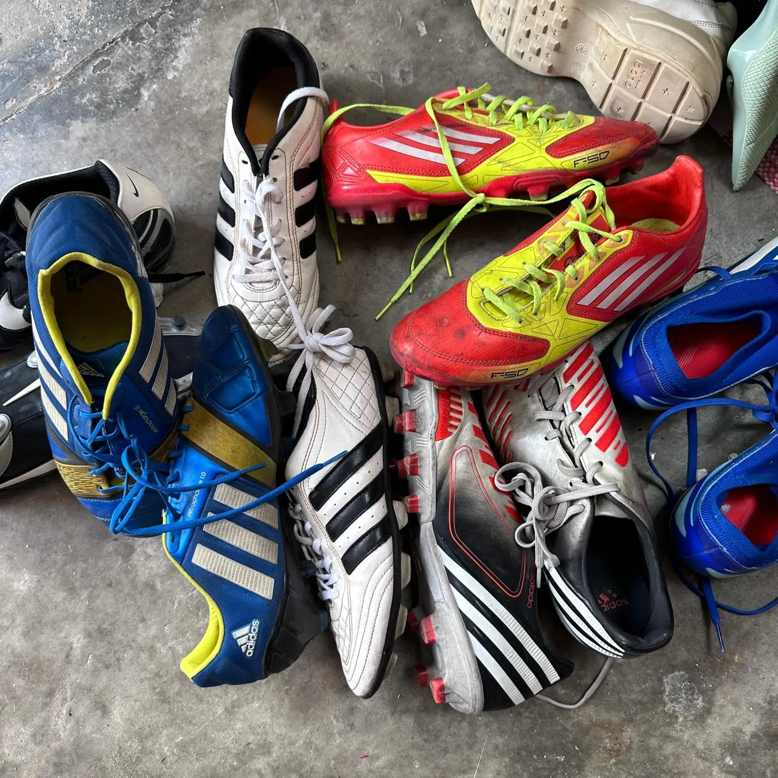 UK  wholesale second hand used soccer football shoes boots bales