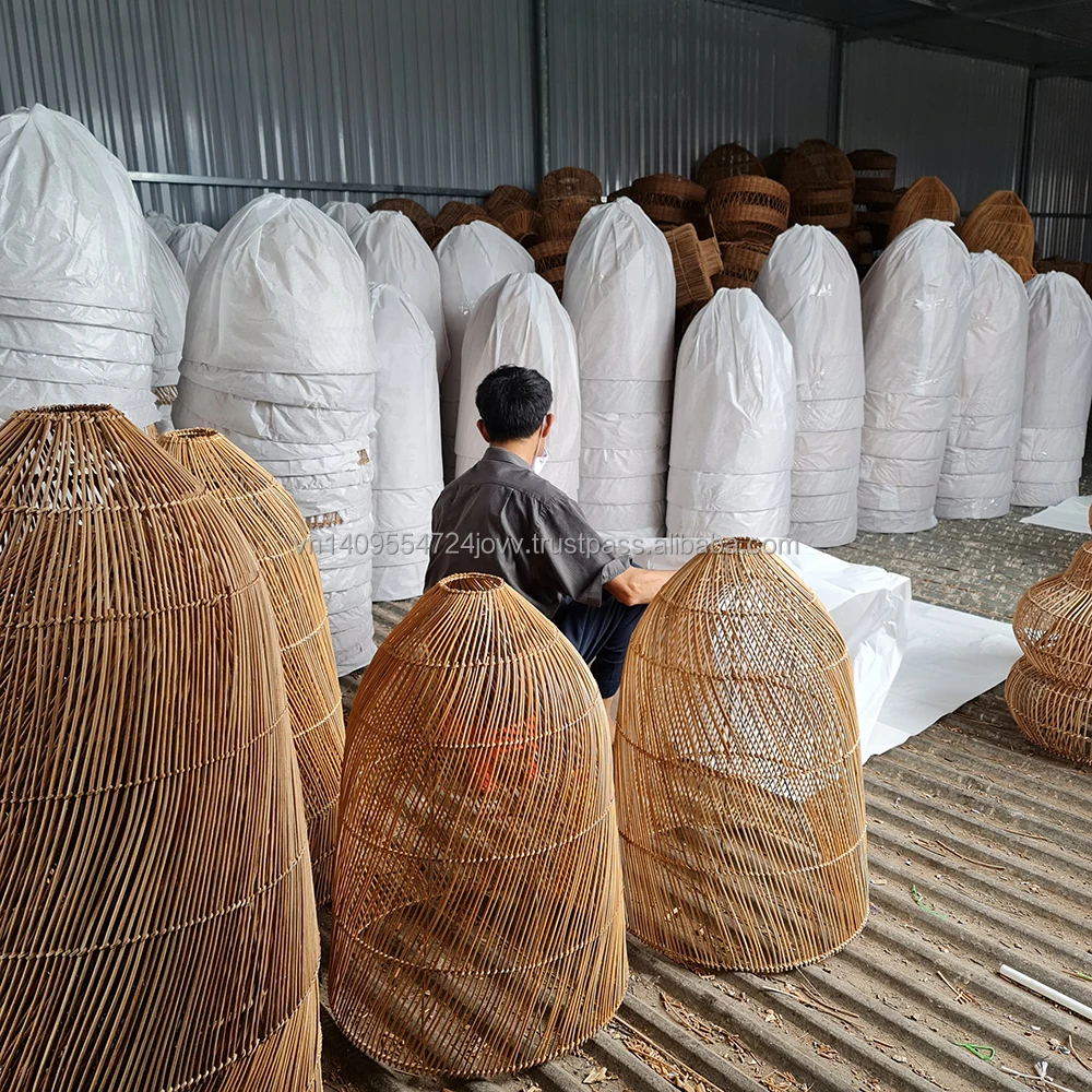 Handmade Modern LED Lampshade Cover Vietnam Eco-Friendly Natural Rattan Chandelier Bamboo Glass Lamp Pattern Light Application