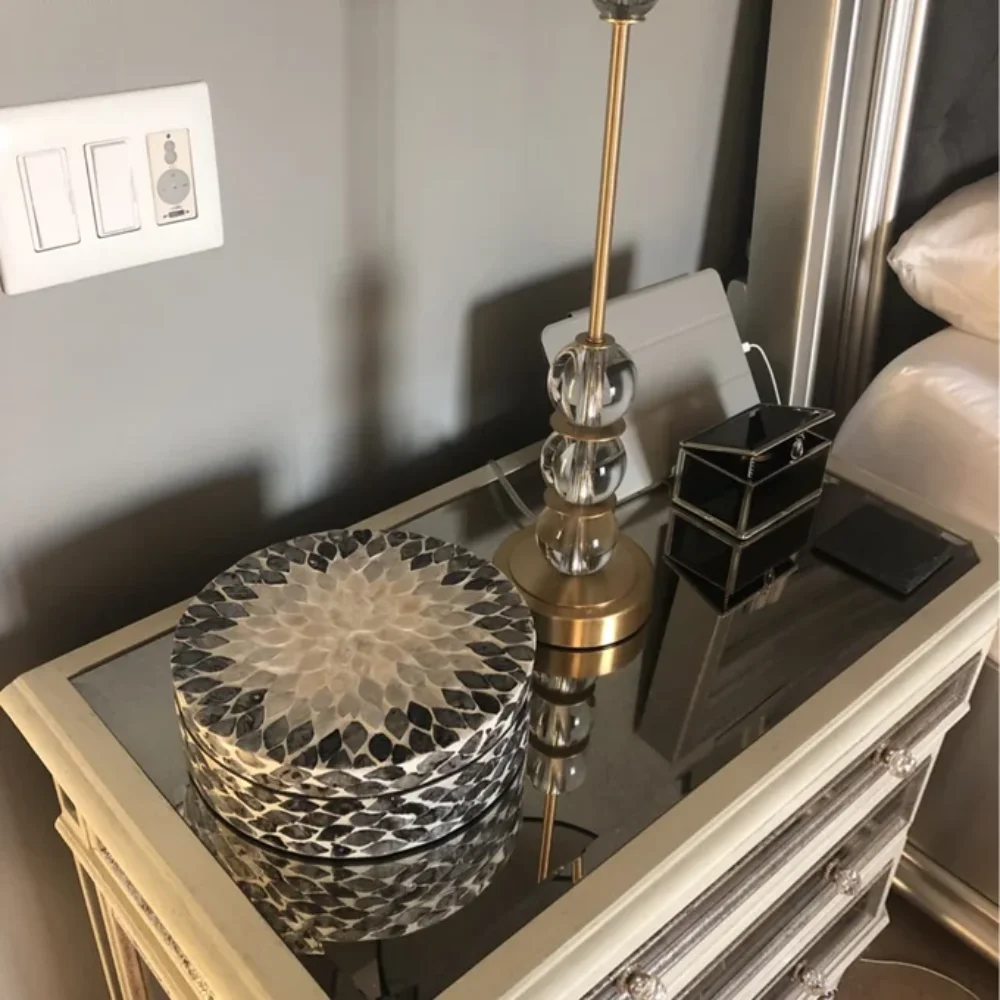 Handcrafted luxury eye-catching Mother of pearl inlaid jewelry box gift box high quality manufacture from Vietnam