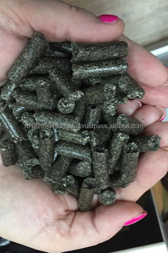 Feed pellet for feeding dairy and beef cattle multicomponent product rich in protein and fiber