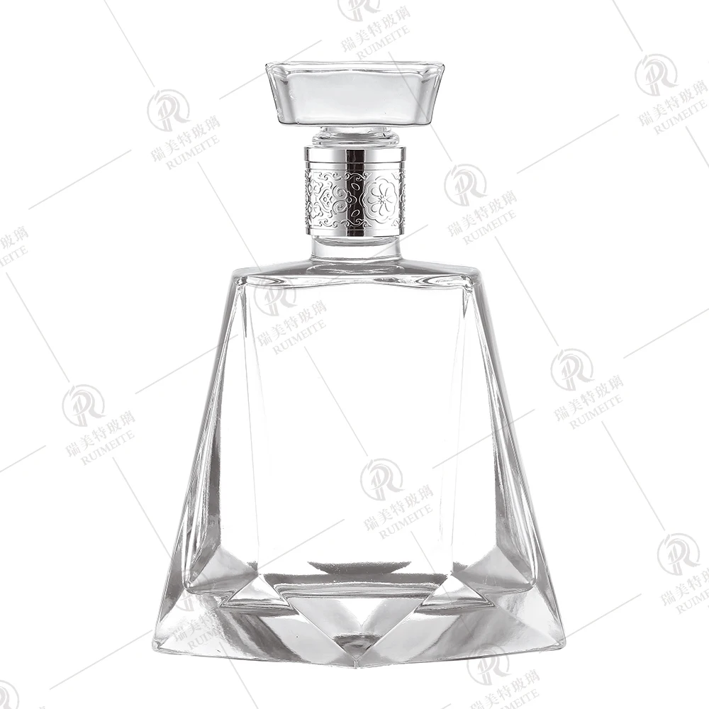 Custom factory  500ml 750ml transparent empty XO glass bottles liquor Vodka bottles