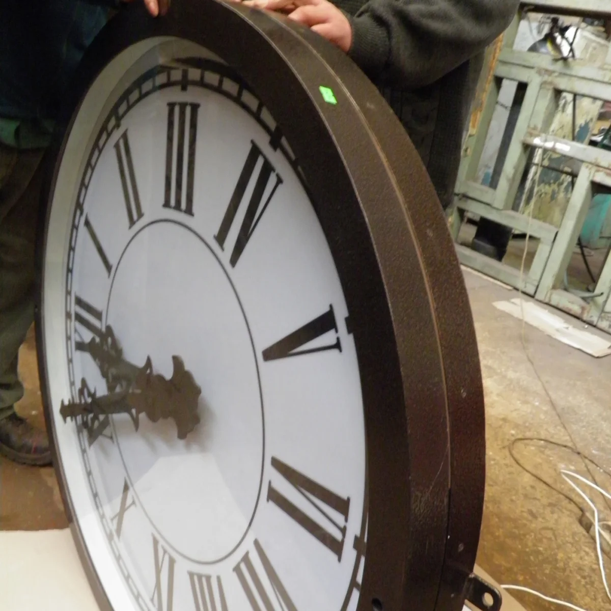 High quality Street clock D800 mm on a steel pole worldwide shipping