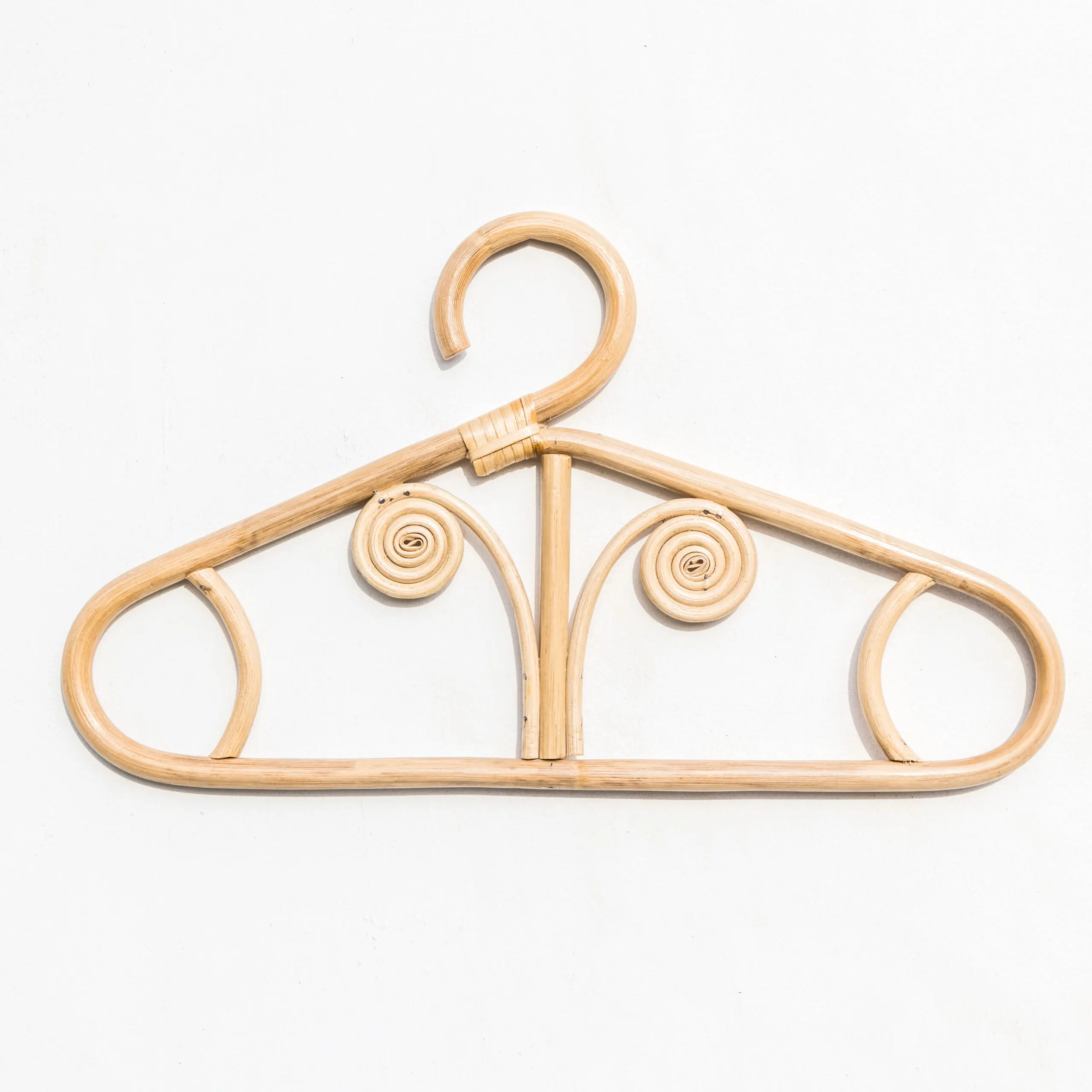 Clothing store display non heavy duty rattan hanger for garment natural clothes hangers cheap price