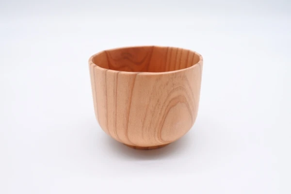Wooden Handmade Sake Cup -guinomi maru- Wholesale sake cups are very light and easy to hold. It has a urethane coating