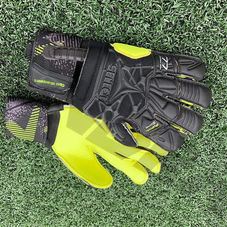 Soccer gloves , Goalkeeper gloves ,