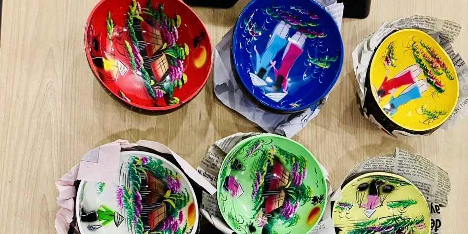 NEW DESIGN 2024 VIETNAM COLORFUL LACQUERWARE COCONUT BOWLS- TRADITIONAL HANDICRAFT PAINTED SHELL BOWL DINNERWARE AT LOW PRICE
