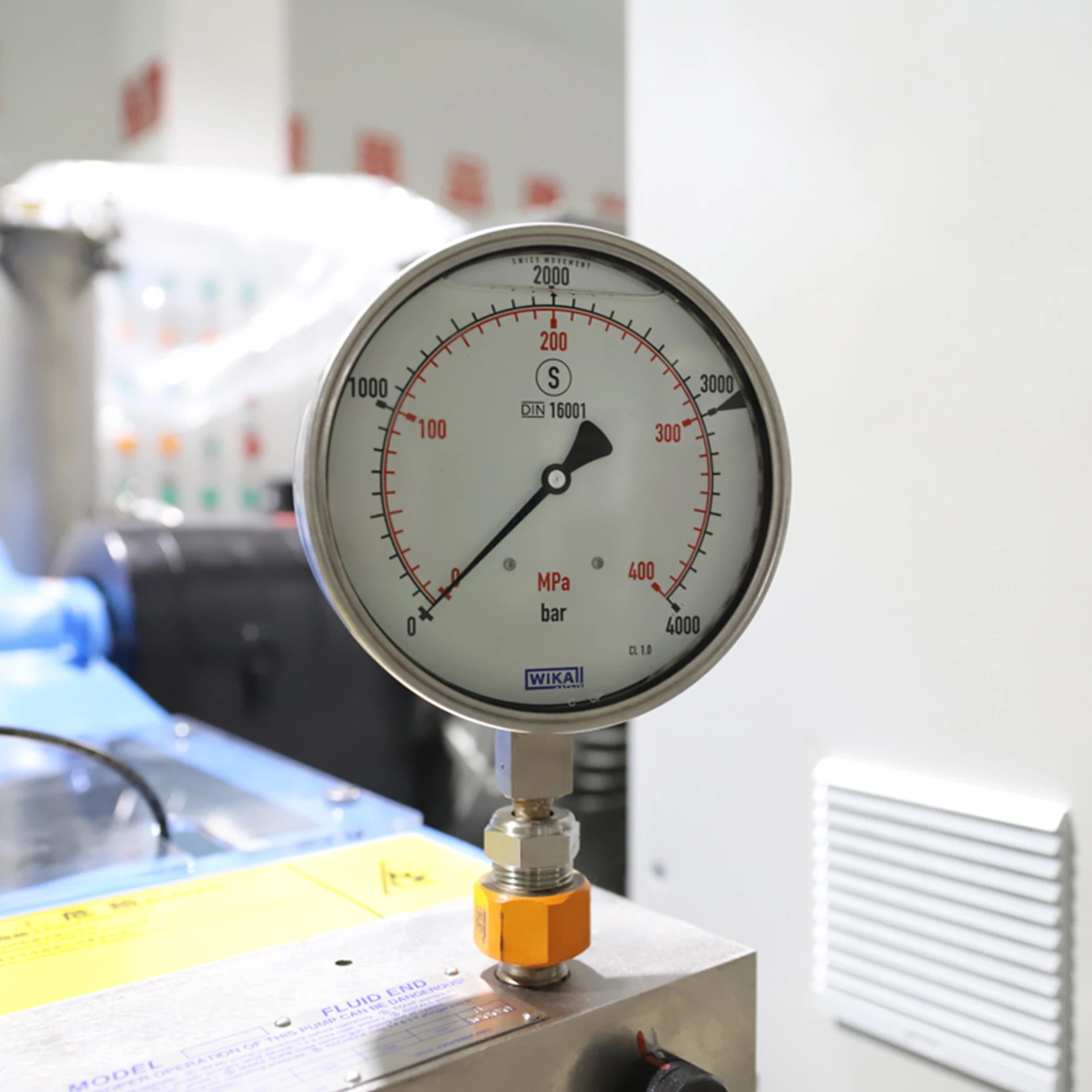 Ultra High Pressure 264kw 40000PSI Water Jet Cleaning Surface Preparation Hydroblasting Equipment