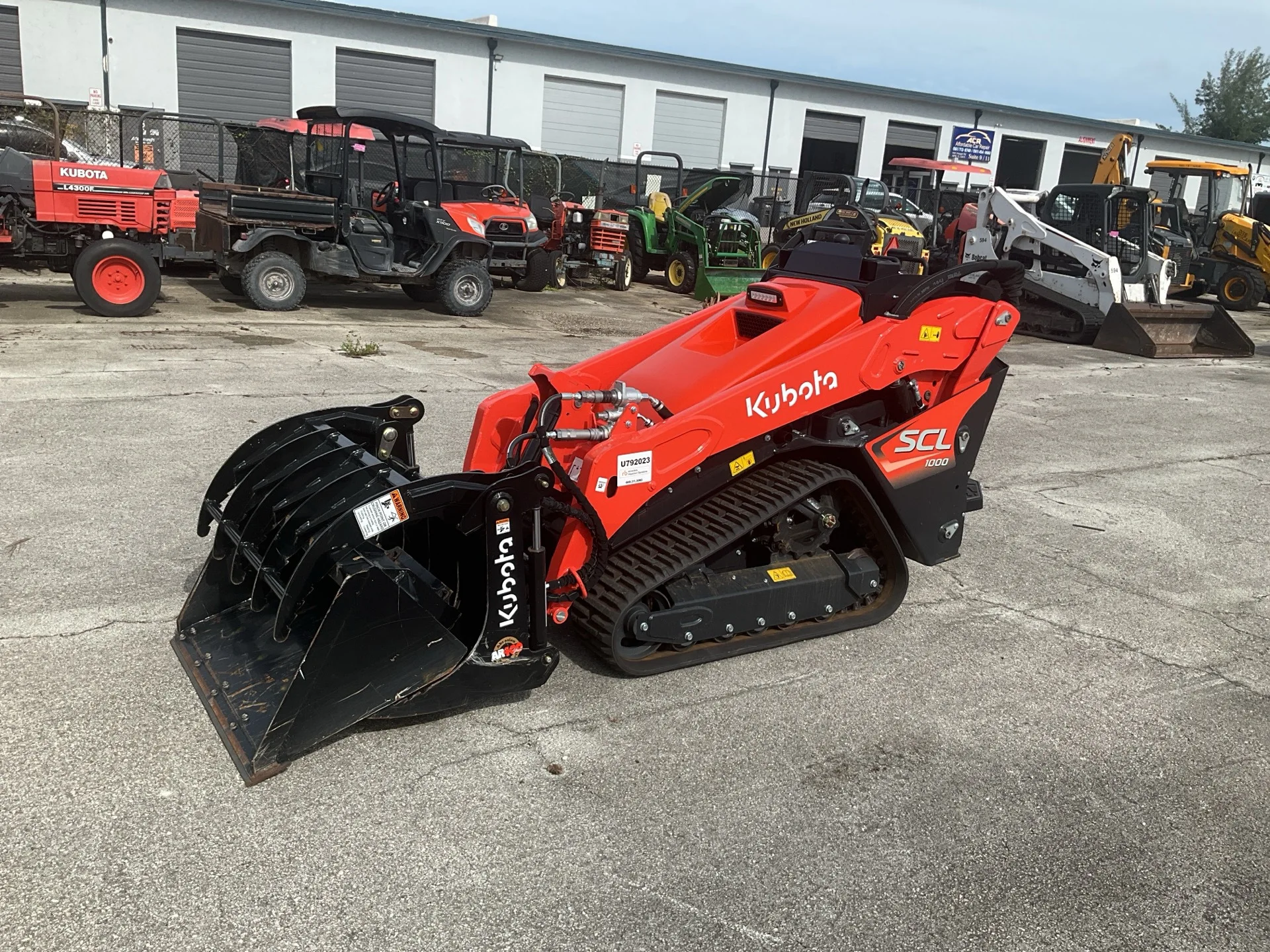 Multifunctional Used Kubota SCL1000 Skid Steer Loader Kubota Diesel 25 HP Mini Digger 4 in 1 Bucket