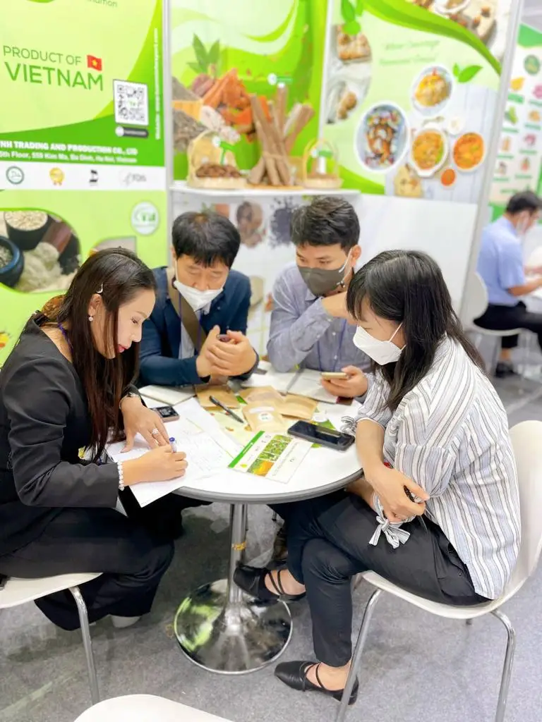 Vietnam Manufacturer for spices to export  STAR ANISE / STAR ANISED Turmeric chicken seasoning powder turmeric powder nutmeg