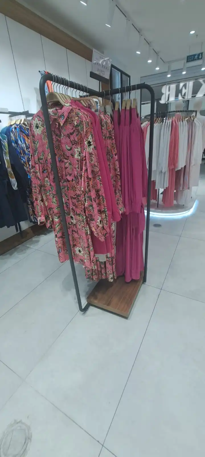 Garment Display Rack with hooks Economik clothing display shelf floor standing Stand with hanger hook Luxury clothing stand