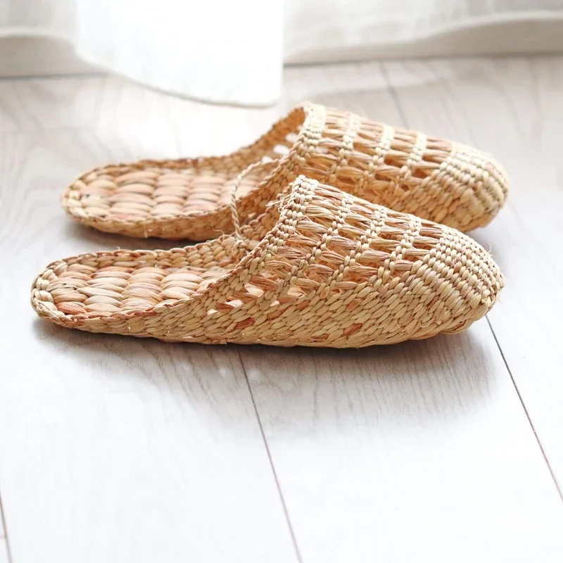 High quality wholesaler natural material handwoven water hyacinth slipper for beach