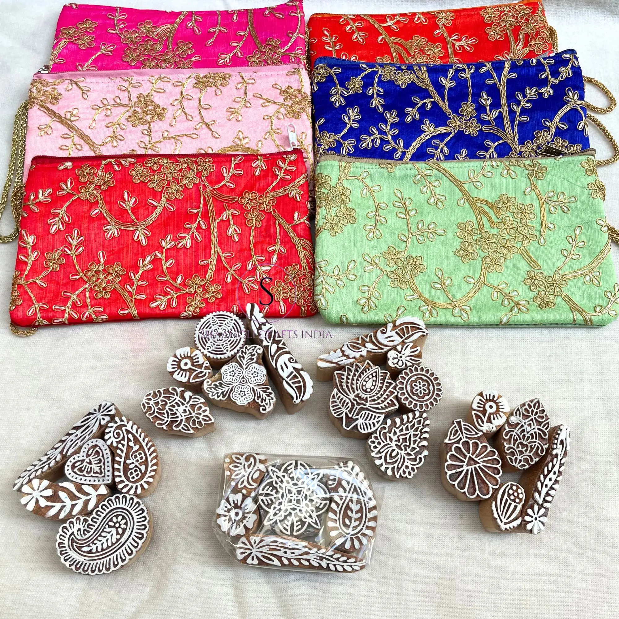 New Arrival Handcrafted Wedding Favour Combo Of Embroidered Purse and Heena Printing Blocks Envelope for Return Gifts