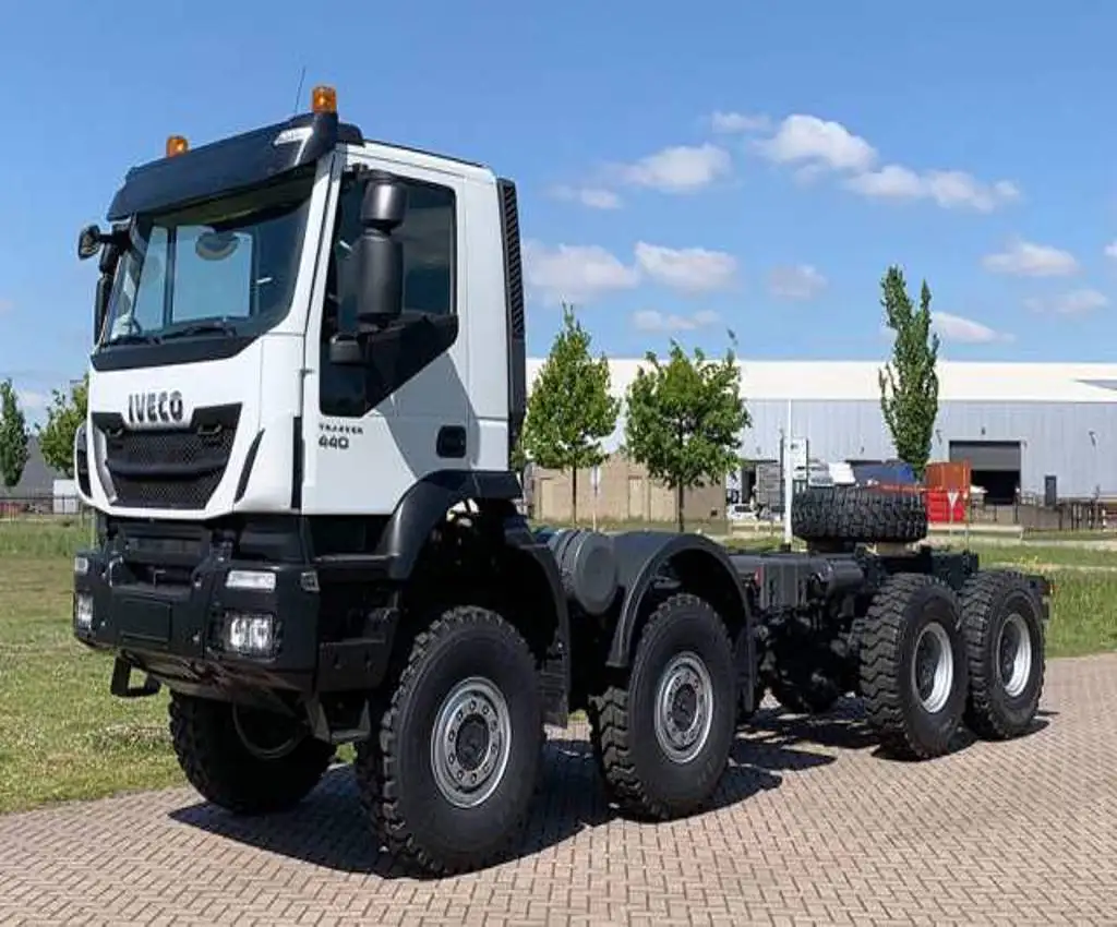 IV-ECO Trakker AD410T44WH-5020 на шасси 8x8 кабина для леворульных