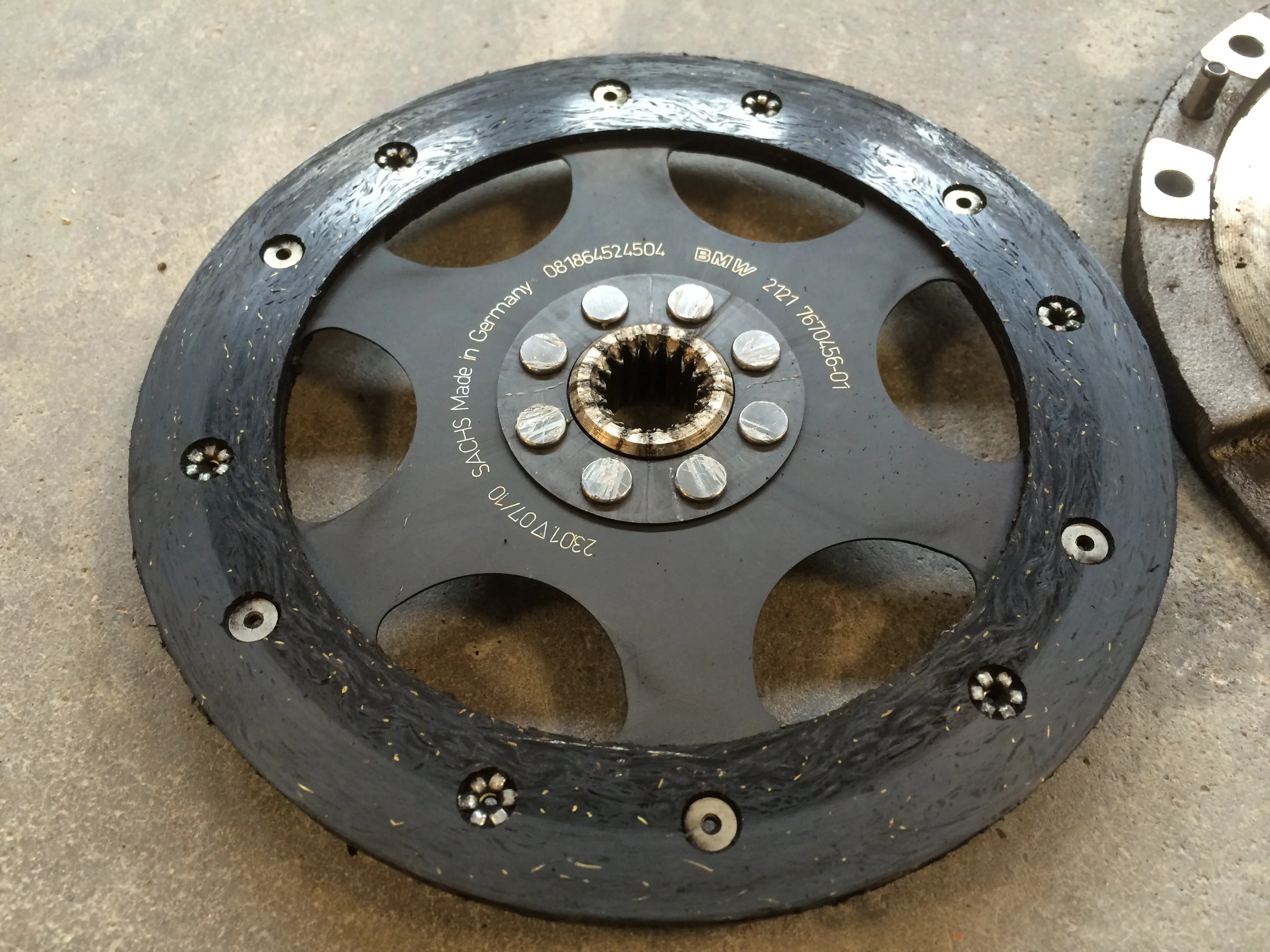 Korniche Rust Guard Fluid multi-purpose rust preventive providing 6-12 months corrosion protection for indoor storage