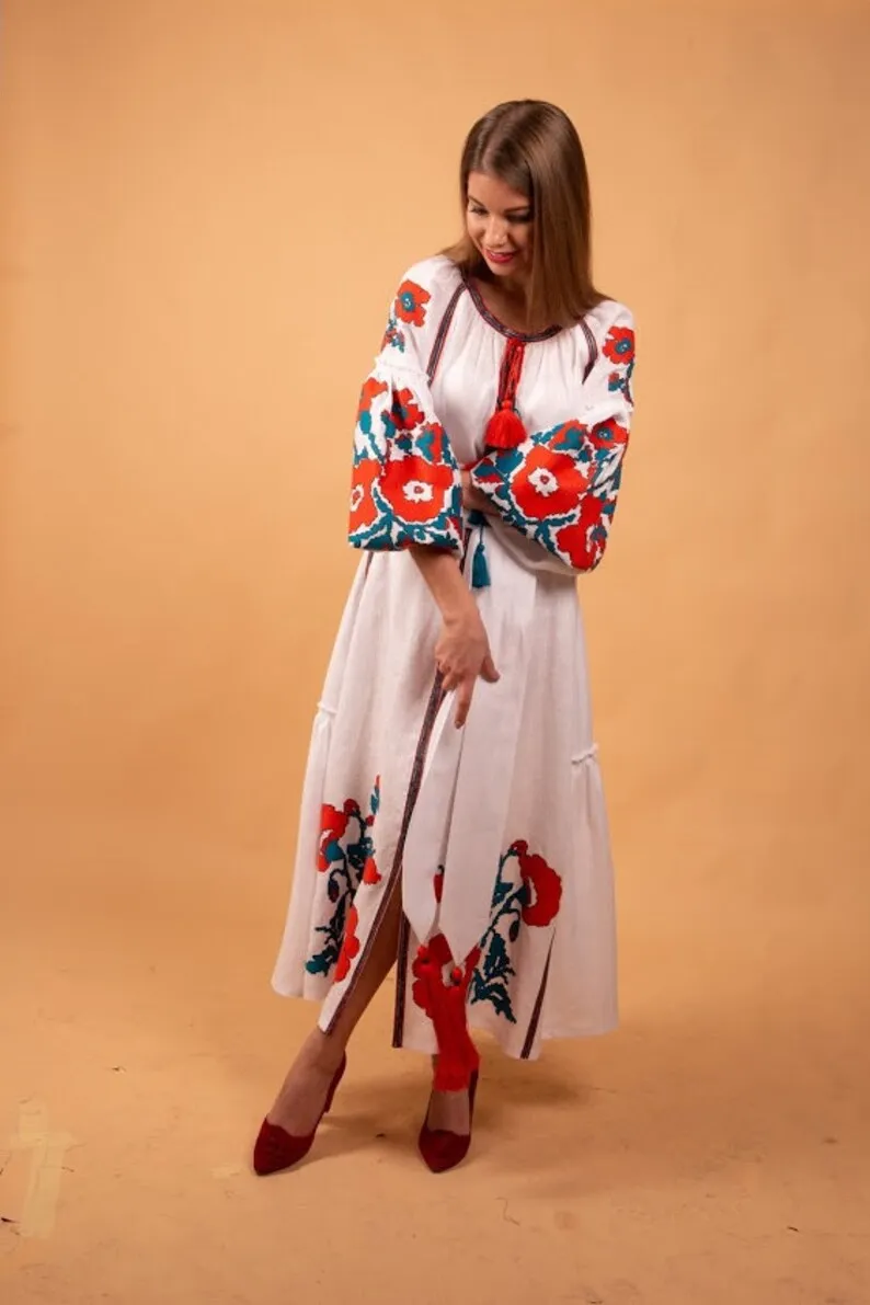 Women selling Ukrainian embroidered long sleeves floral embroidered Ukrainian long belt dress