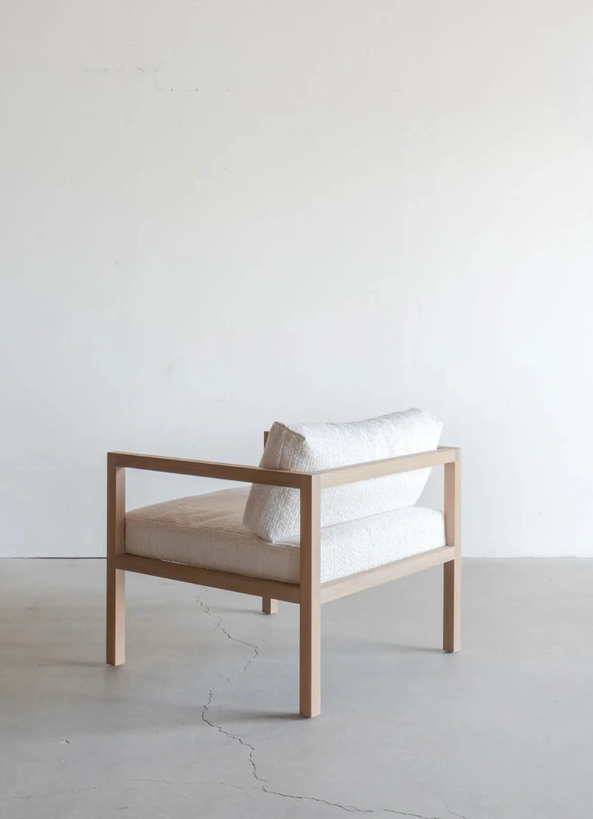 EVE LOUNGE CHAIR 100% Premium Solid Wood Linen Cushion Chair for Outdoor and Indoor Home Furniture