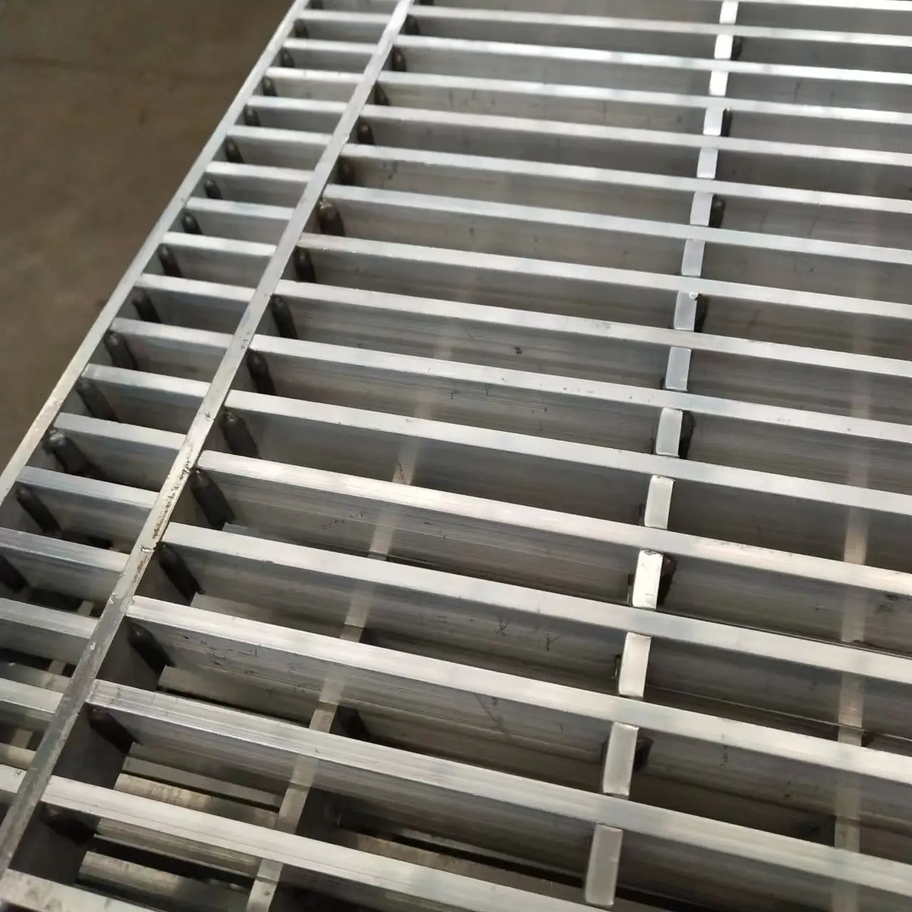 Anodic oxidation aluminum grating  T bar grating