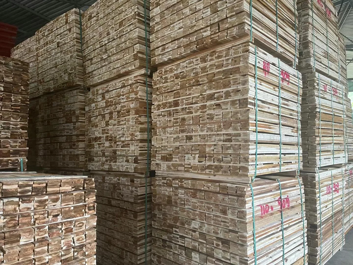 FRESH ACACIA SAWN TIMBER - LOW PRICE & HIGH QUALITY