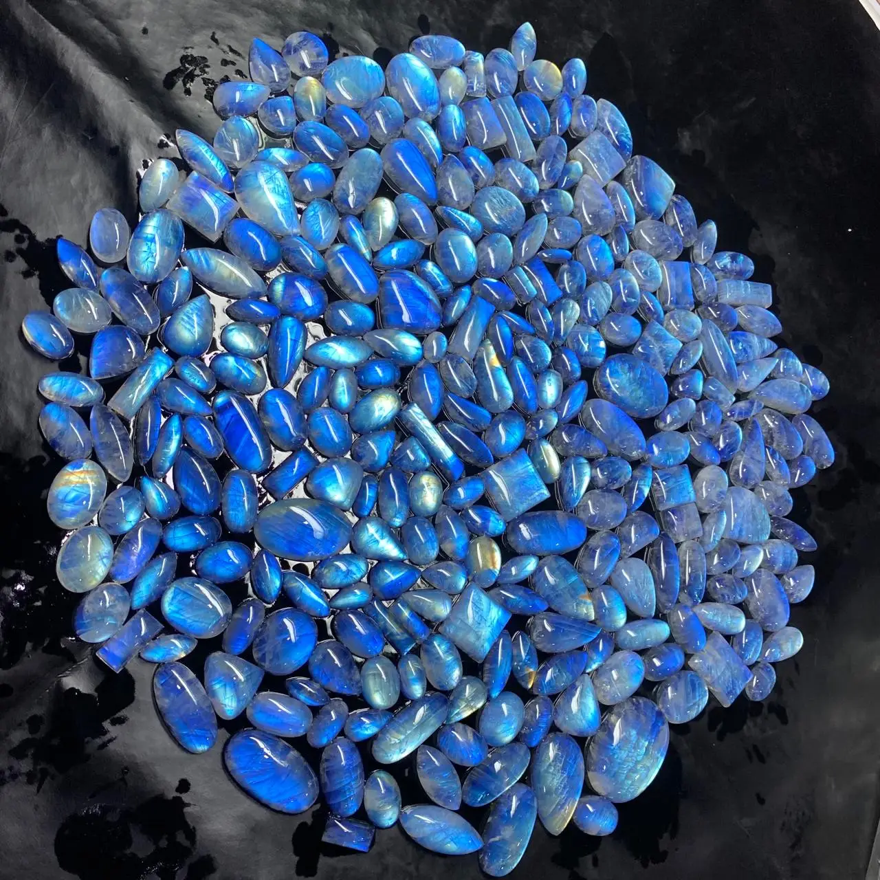 Best Quality Hot Sales Bulk Natural Rainbow Moonstone Cabochon Mix Size Shape Gemstone Blue Fire Moonstone For Jewelry Making