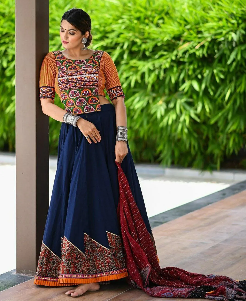 Фульпари женский свободный размер Lehenga Kalamkari из итальянского шелка с принтом спереди длинная причудливая Патта. Chaniya choli совершенным