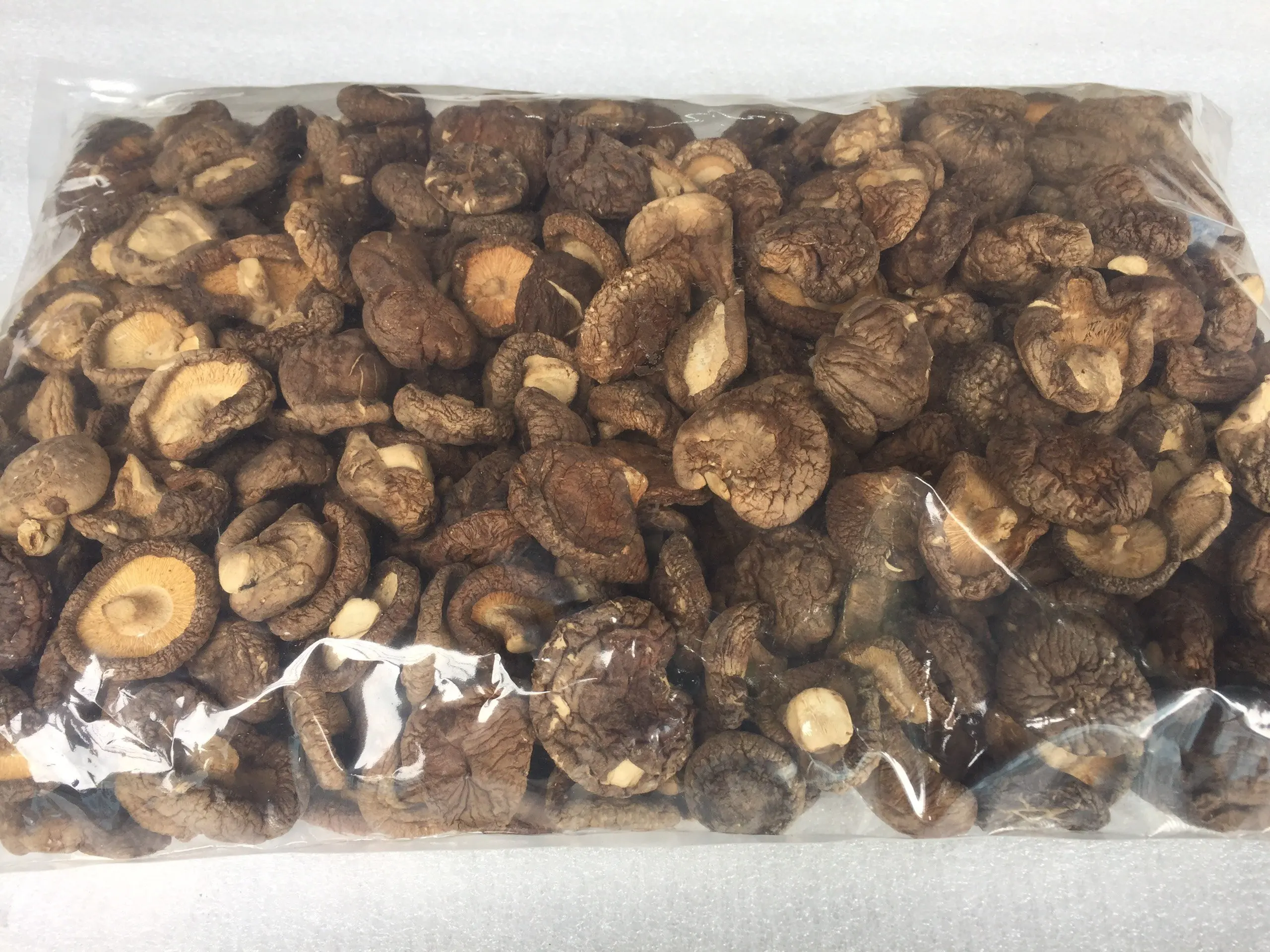 1kg 4cm Wholesale Bulk Dried Shiitake Mushroom Prices 99GD Raw Material Flavors High Quality