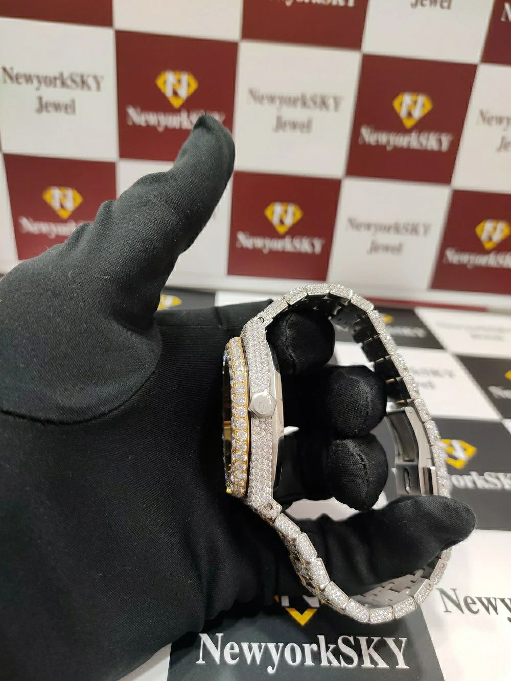 New Design Hiphop Bling Iced Out VVS Clarity Moissanite Diamond Studded Stainless Steel Analog Watch From Indian Exporter