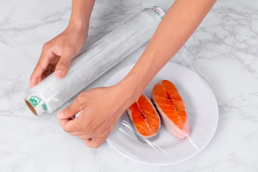 Factory Wholesale 2023 Price Slide Cutter Strech Best Fresh Food Wrap Transparent PE Strech Film