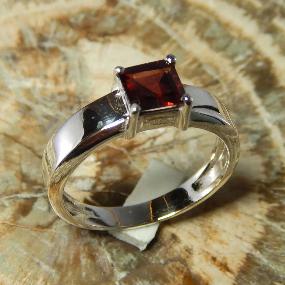 Square Cut Garnet Gemstone Ring For Woman Simple And Good Looking 925 Solid Sterling Silver Jewellery