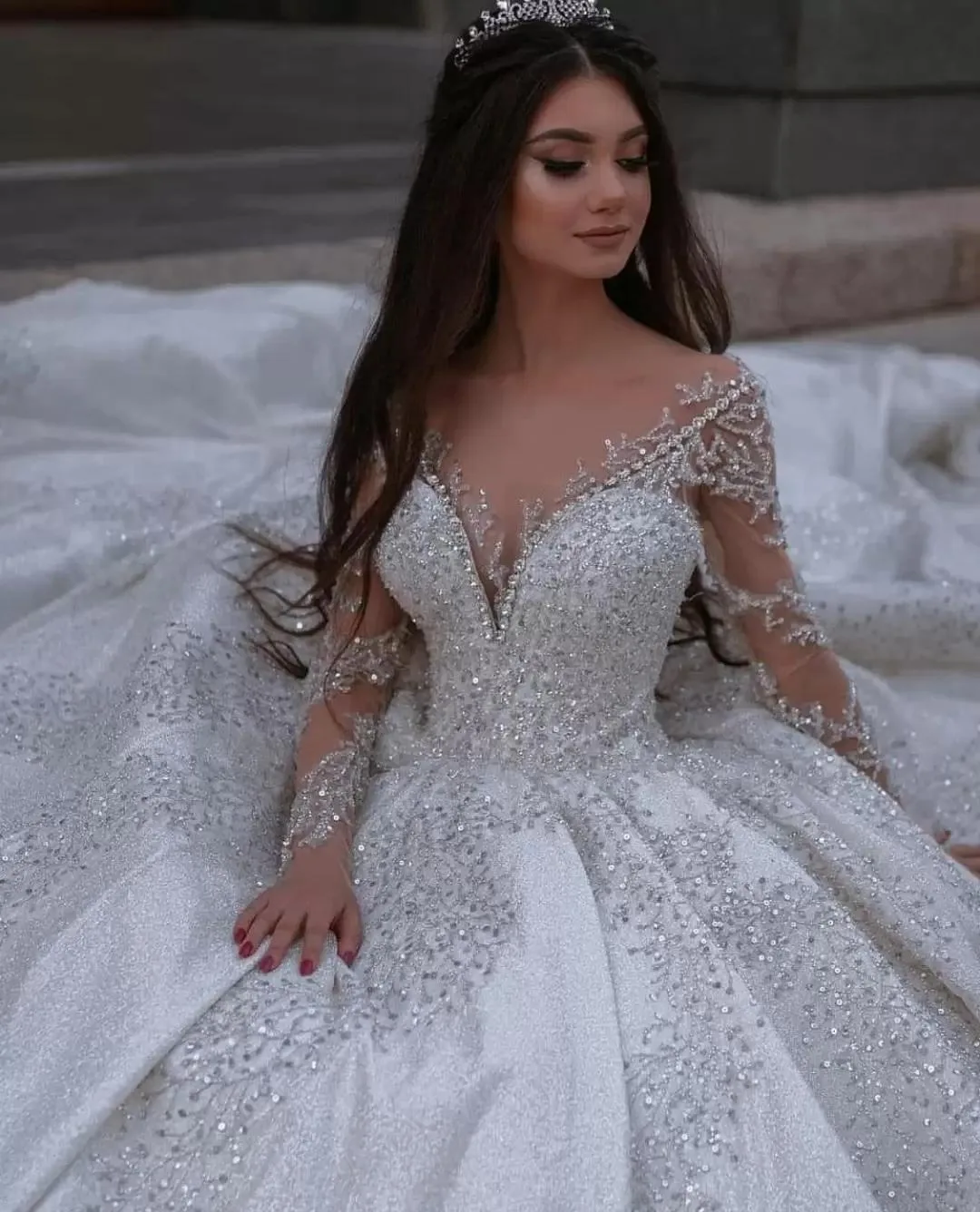 Mumuleo Ball Gown Crystal Beaded Wedding Dresses V Neck Lace Long Sleeve Bridal Gowns Elegant Wedding Dress robes de marie