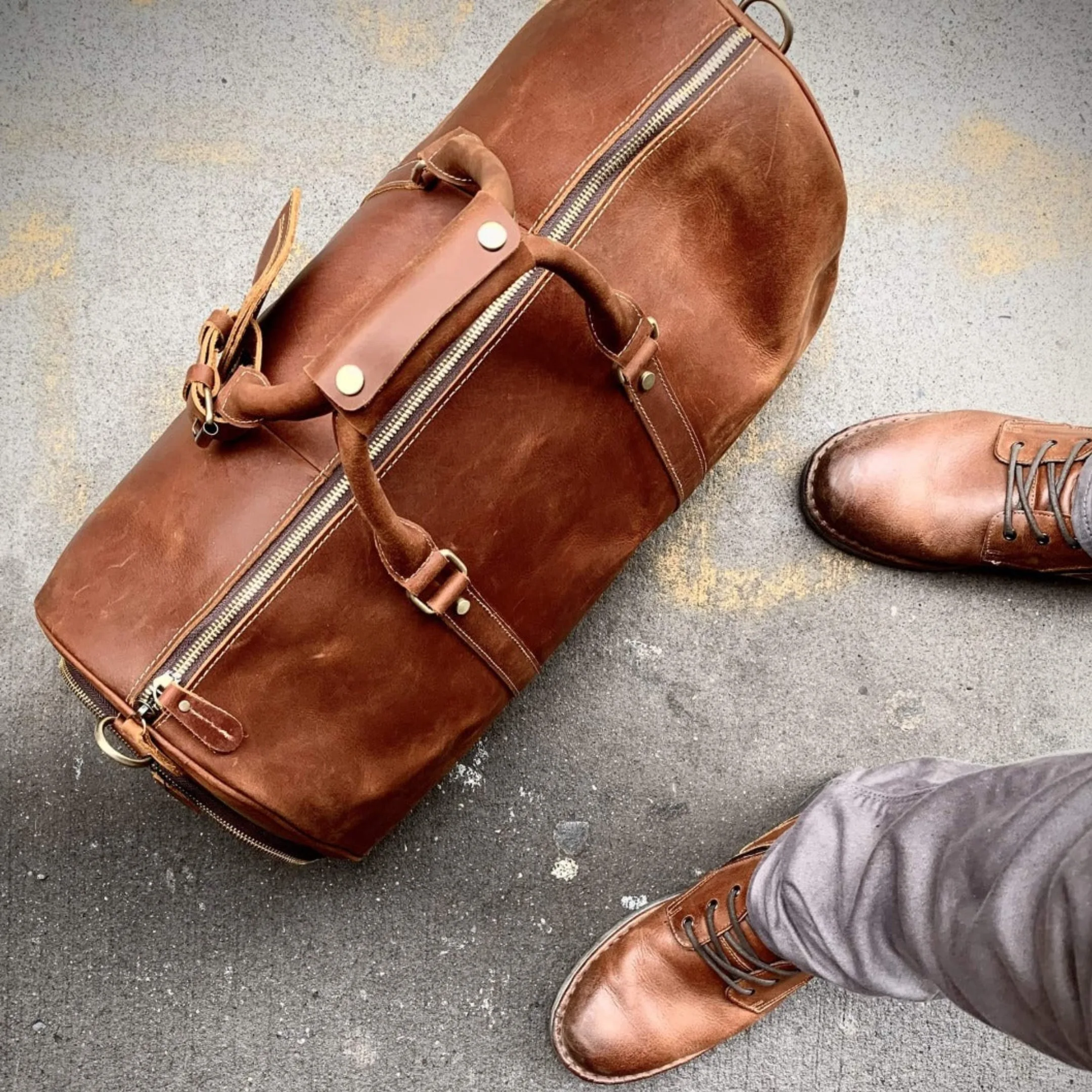 Elegant Brown Vintage Leather Duffel Bag  Men Genuine Crazy Horse Leather Weekender with Shoe Compartment Design and Custom Logo