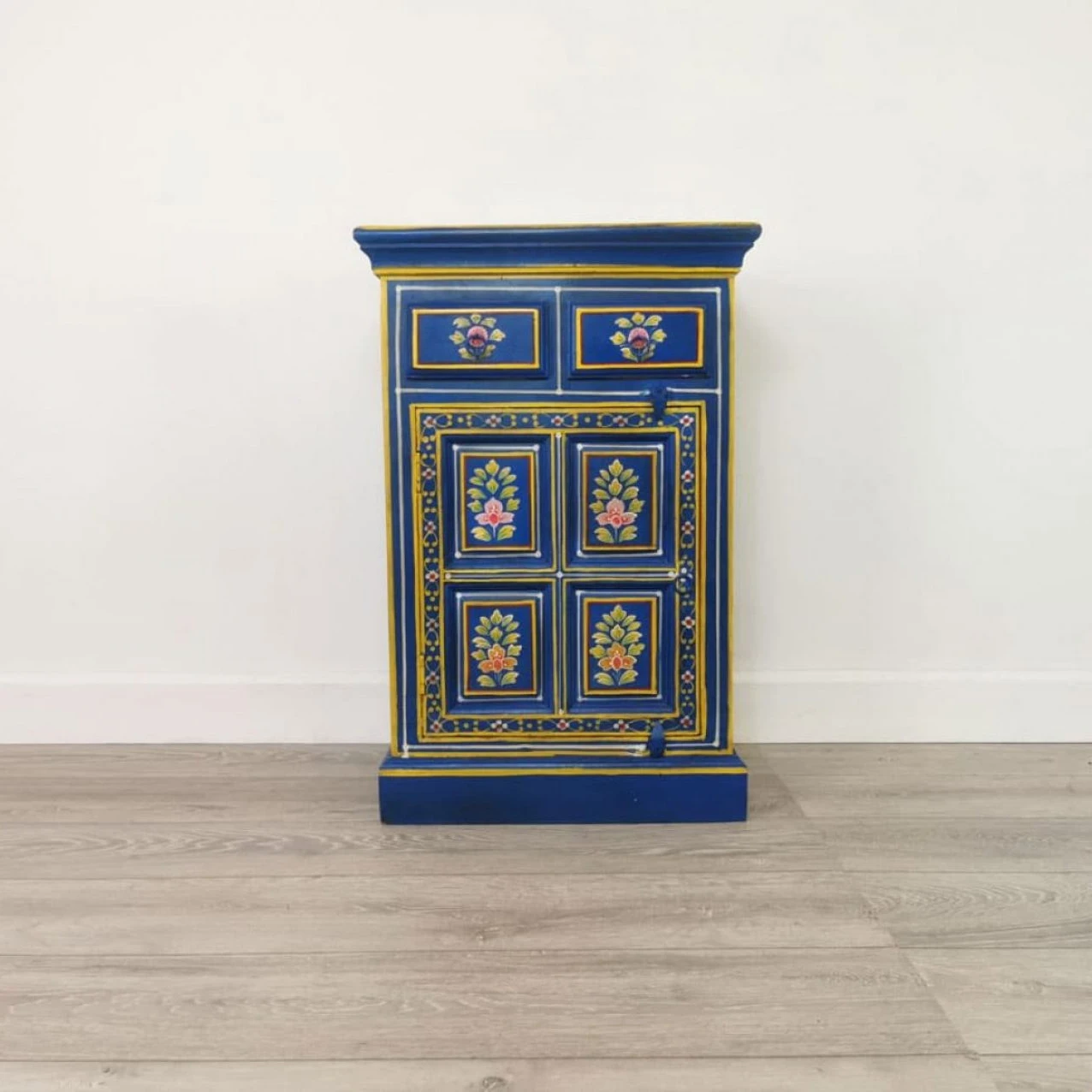 Kusum Художественный Деревянный шкаф ручной работы из массива дерева с ручной росписью и индивидуальным размером, возможно, для декора вашей комнаты и отелей 4