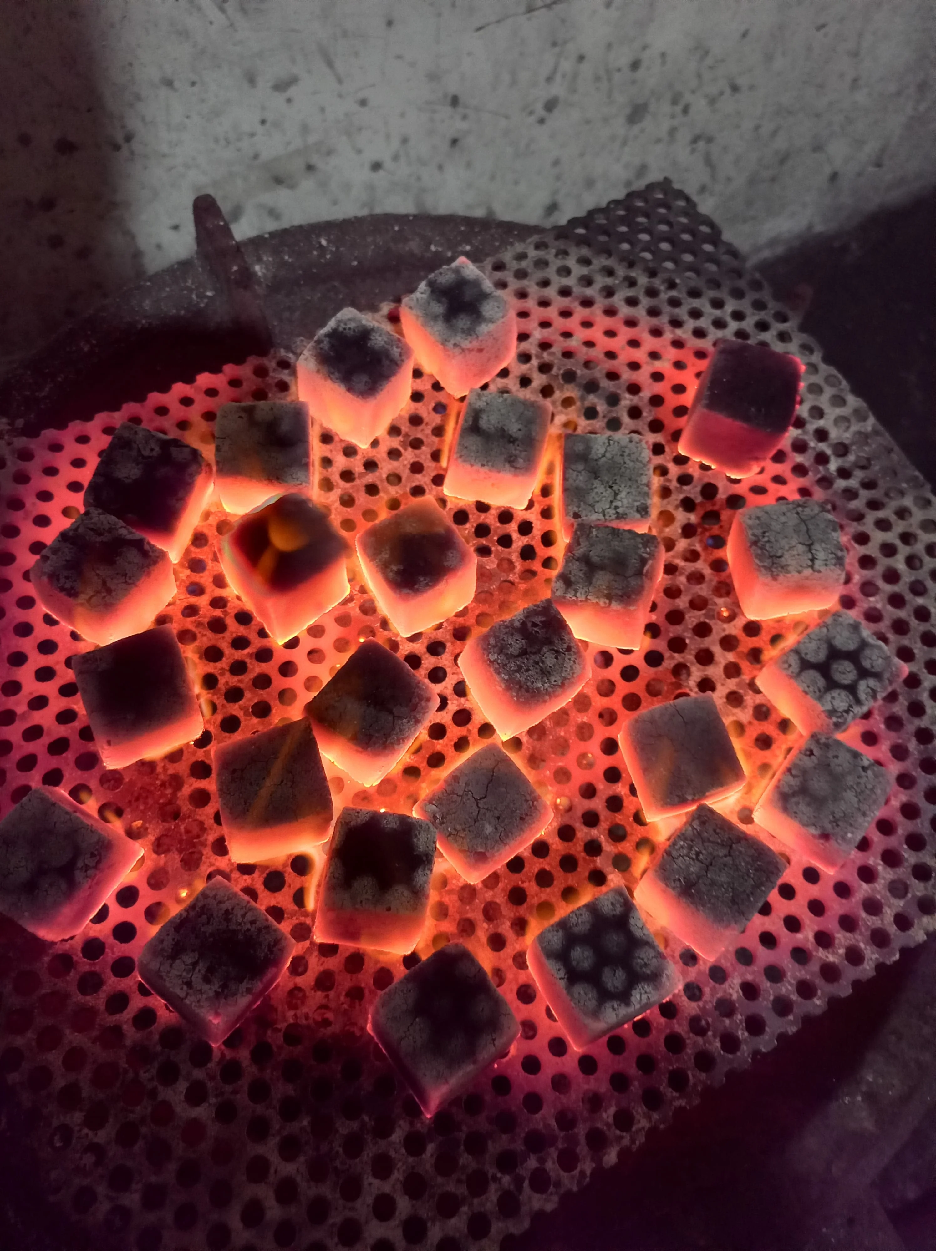 BEST INDONESIA SHISHA Long Burning Time High Quality 100% Coconut Shell Charcoal For Briquette BBQ