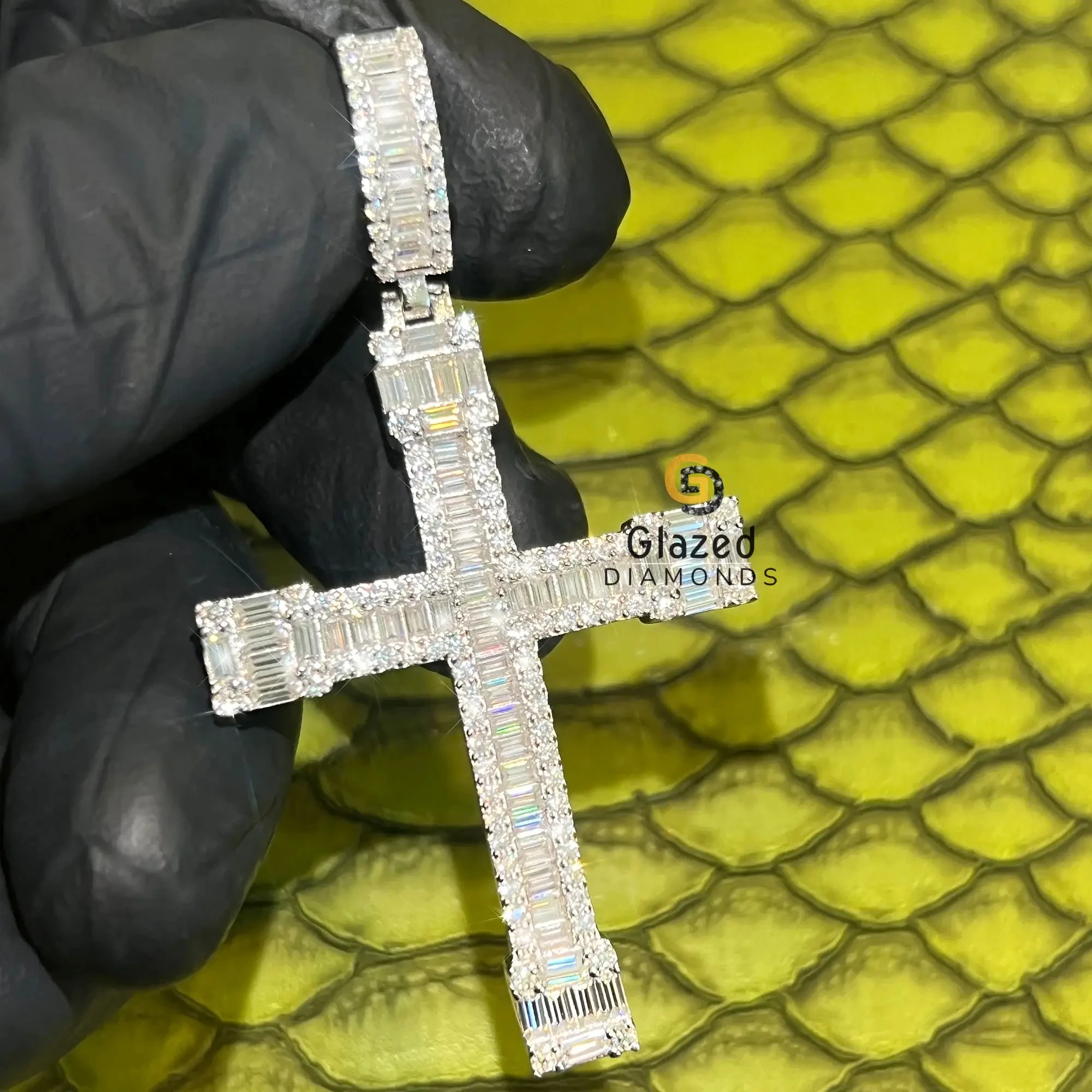 925 Sterling Silver Hip Hop Cross Pendant Adorn With Moissanite VVs Clarity Round And Baguette Cut Diamonds
