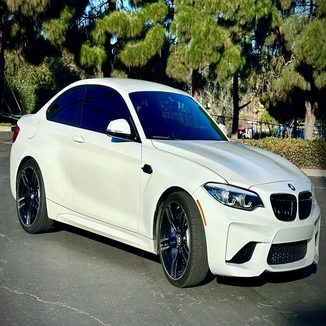 Используется 2018 BMW M2 готов к отправке