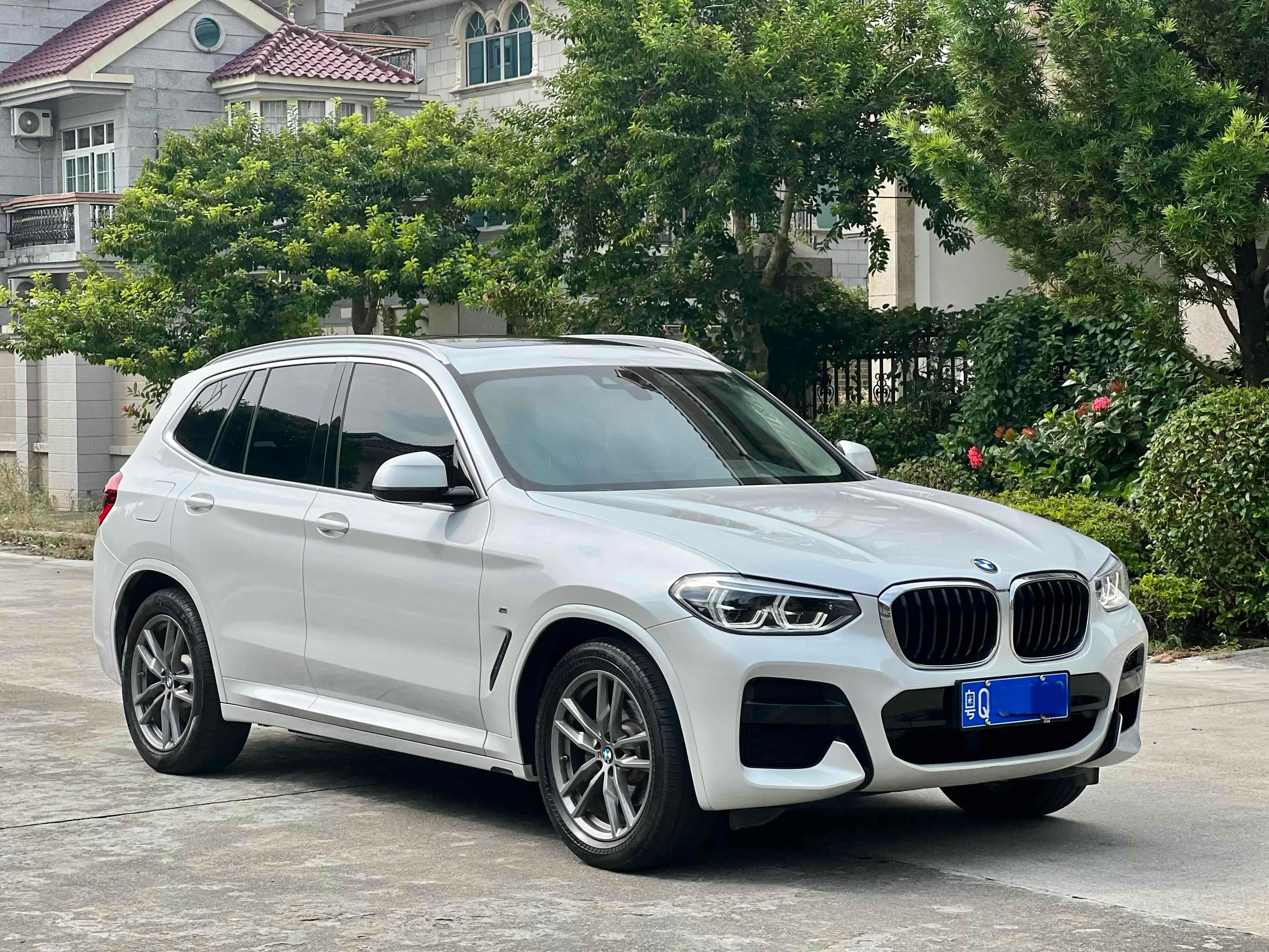 Стильный спортивный внедорожник для BMW X3 2020 xDrive25iM комплект