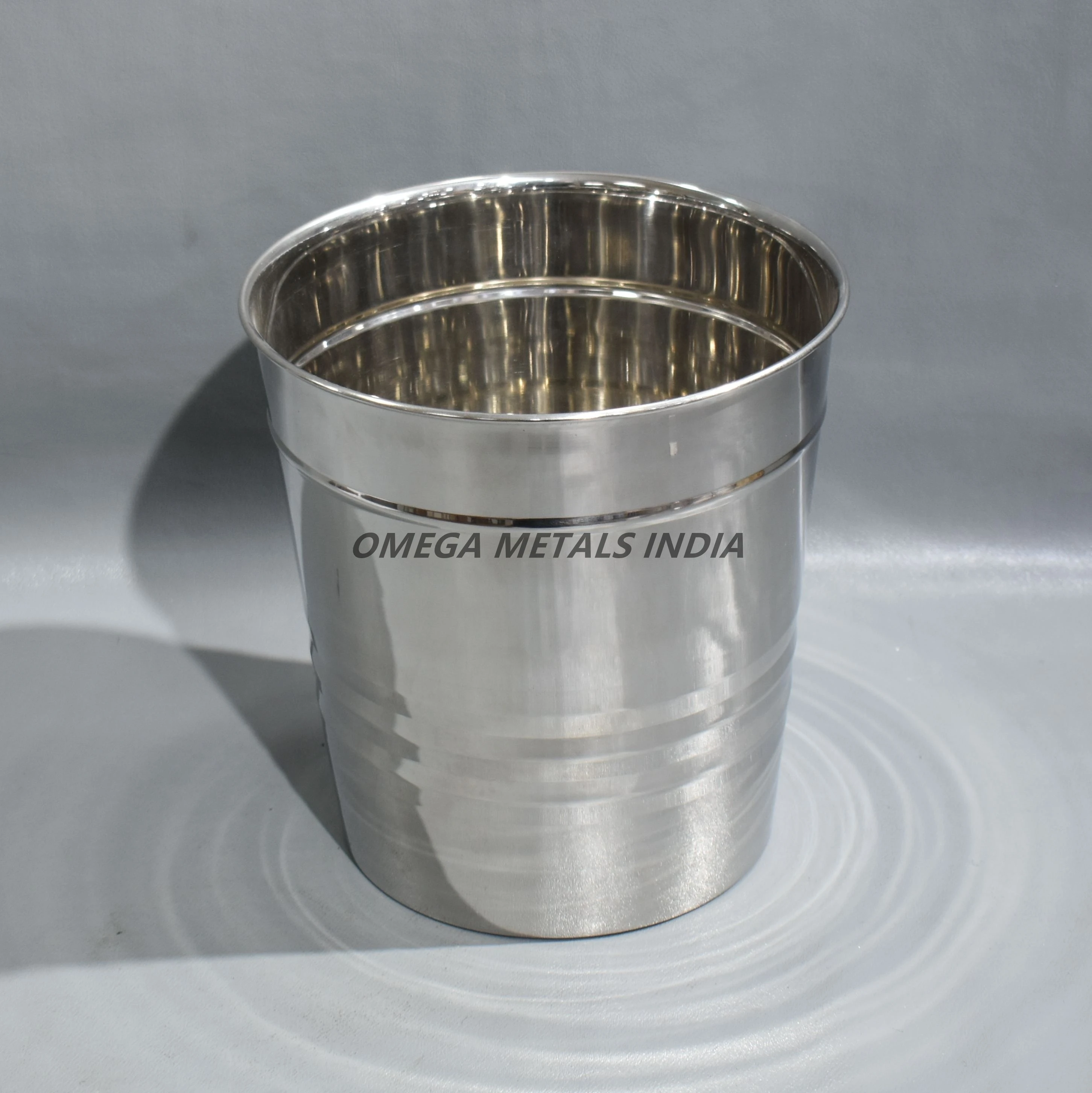 Stainless Steel Wine Chiller and Beverage Tub Durable Ice Bucket with Insert Handles for Effortless Drink Cooling at Parties