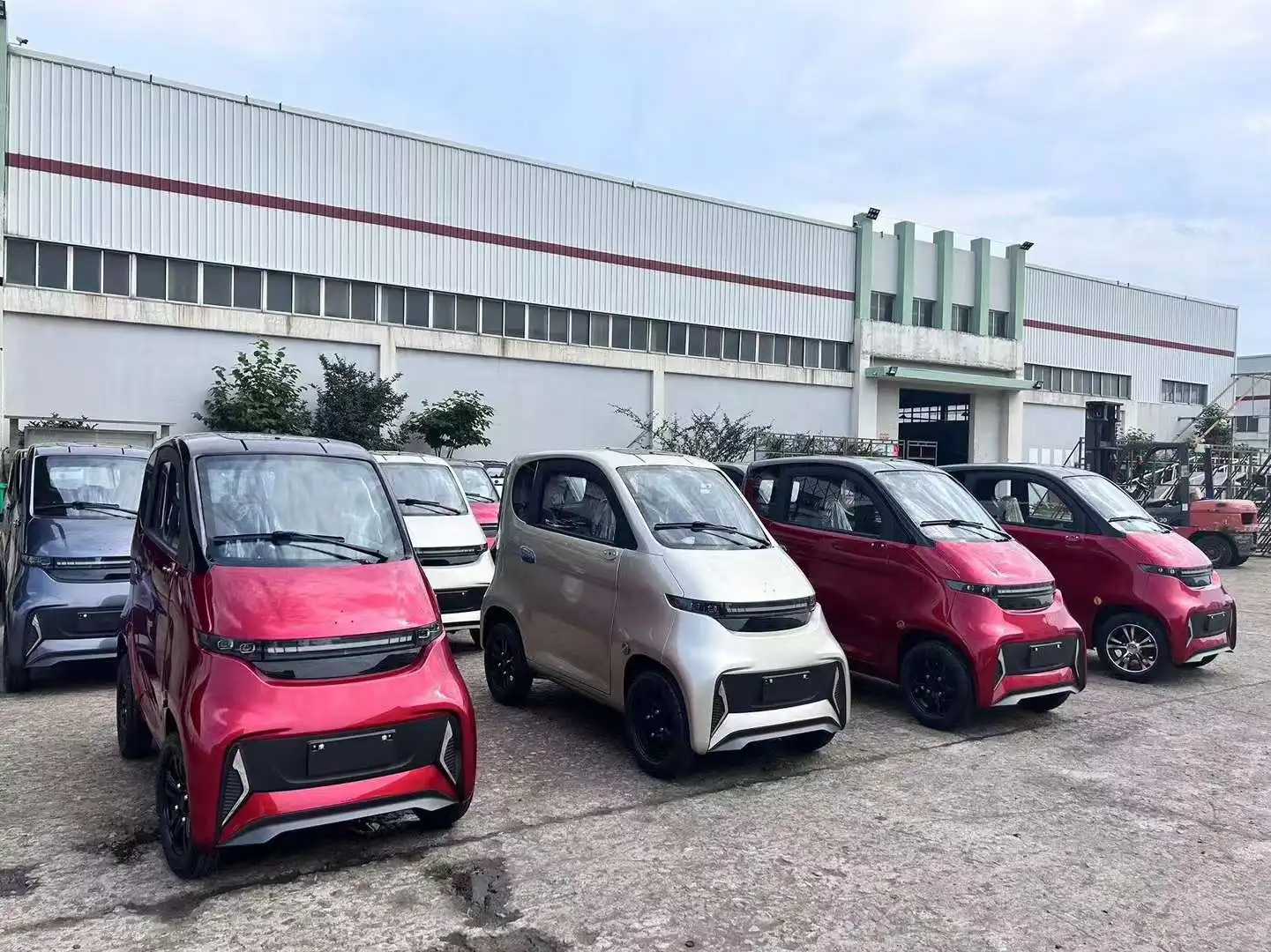 selling cheap electric cars ecc 4 Wheel 2 Door Fully Enclosed scooter electric car no driving license