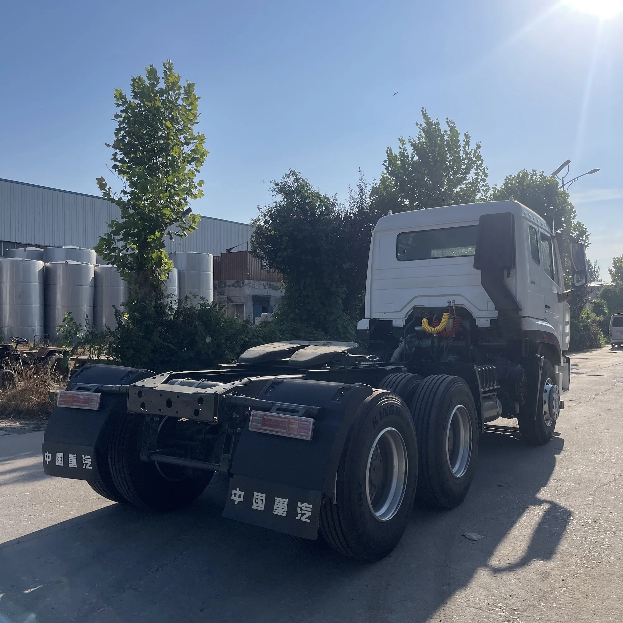 SINOTRUK HOWO NX 6X4 TRACTOR TRUCK 380hp 10 Wheels for Sale