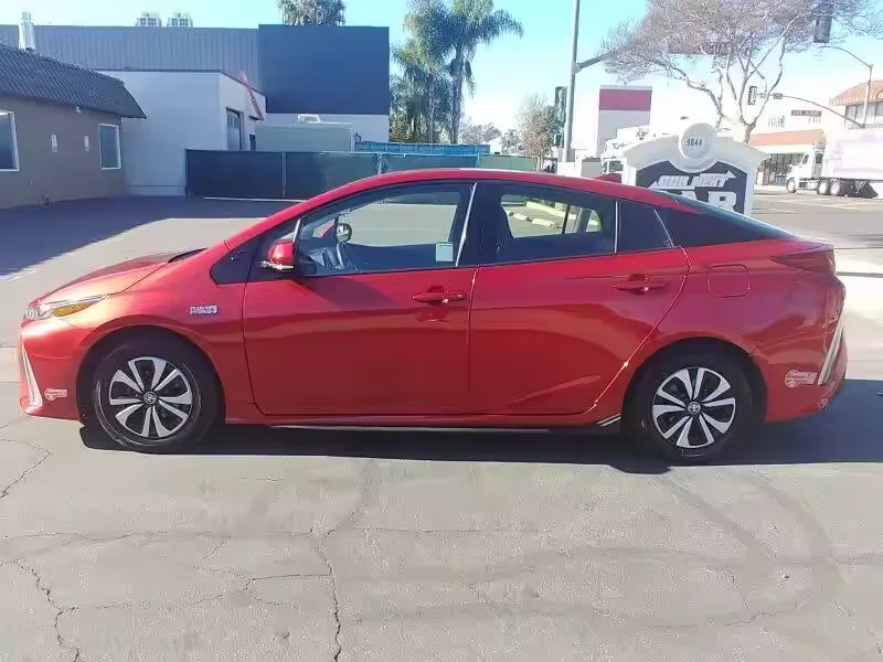 Используется 2017 Toyot.a Prius Prime