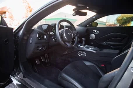 Аккуратно использованный 2021 Aston Martin Vantage