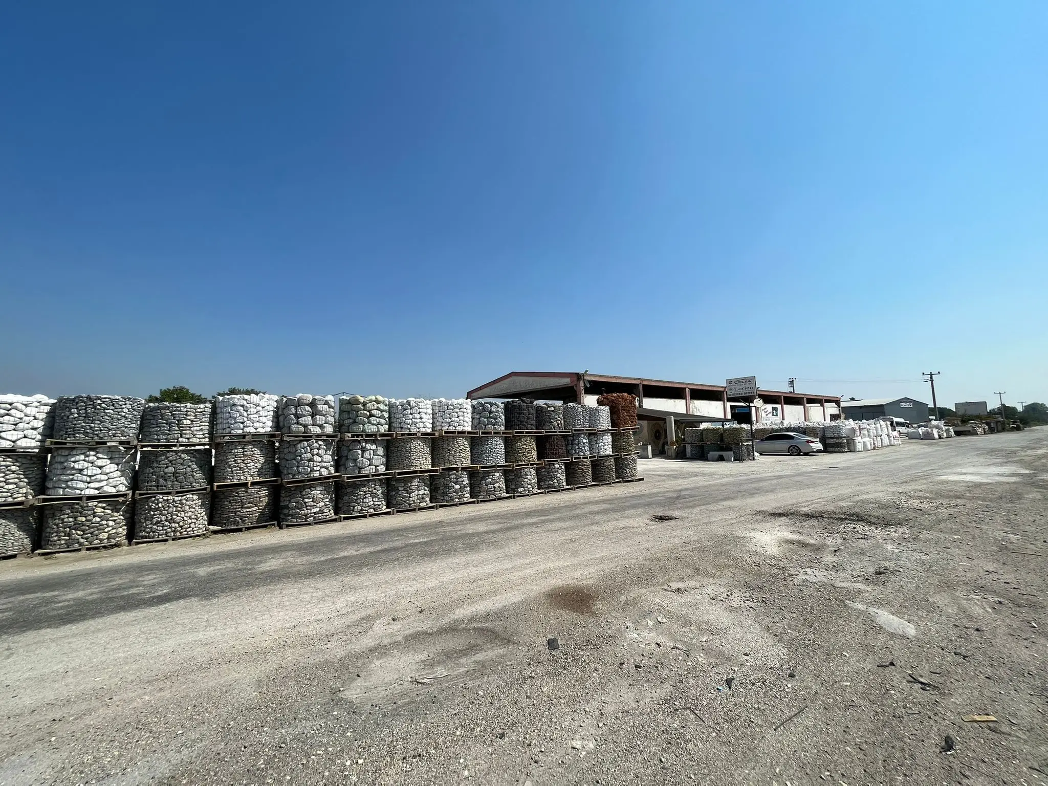 Direct Factory Price  Exterior interior wall pavement garage stone decoration stones and tiles cheap pebble stones for gardens