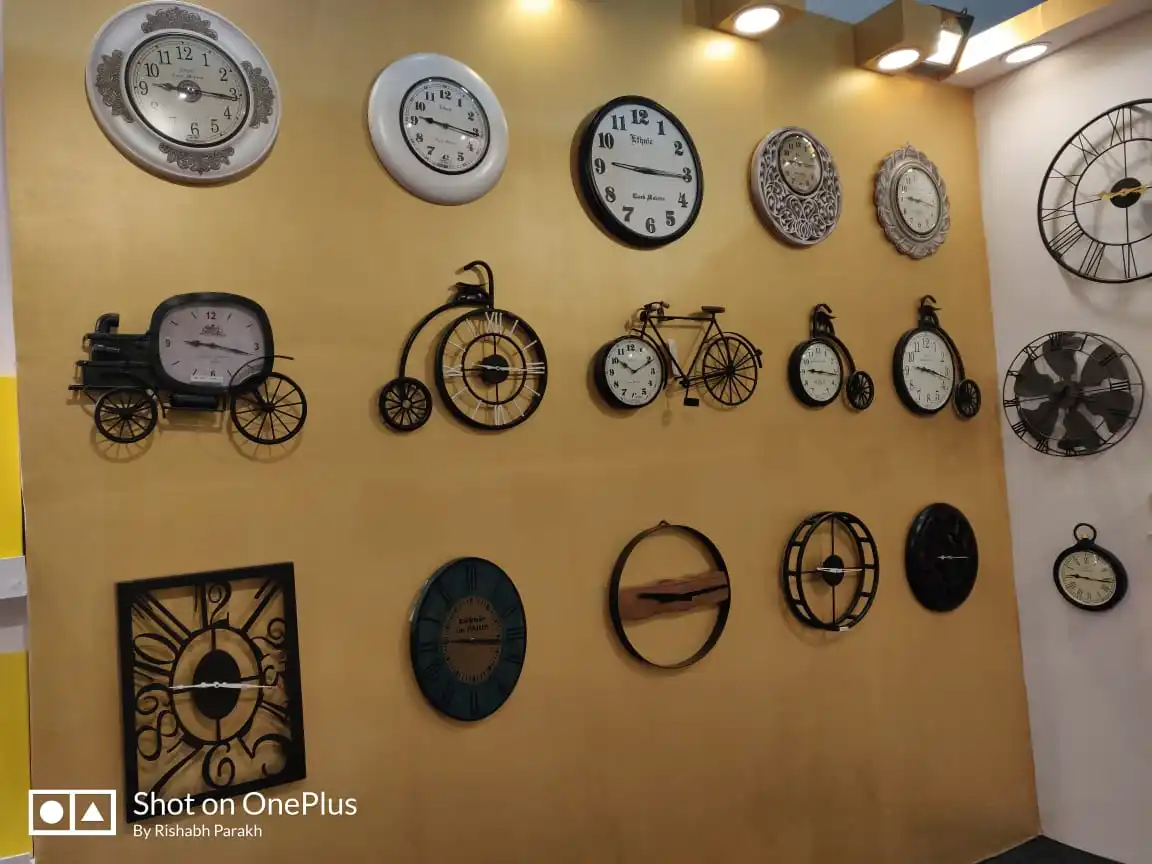 Wholesale 12 inch Roman Numeral Wall Clock New Designing Round Shape Wooden large Analog Antique Wall Clock For Offices Hotel