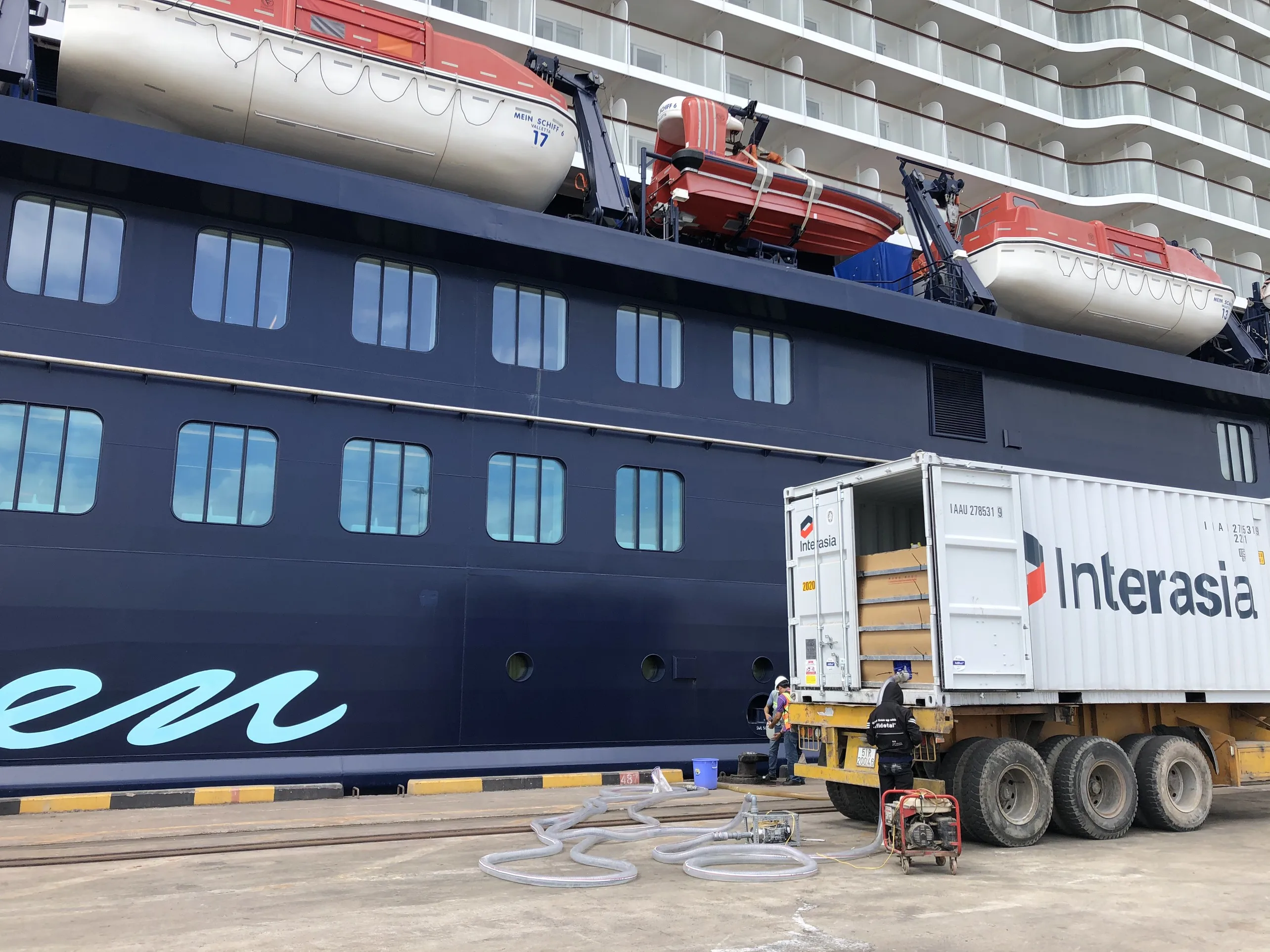 Adblue Liquid Solution Aqueous Urea Solution Pure Urea 32.5% 40% 1000L IBC Tank Flex  bag