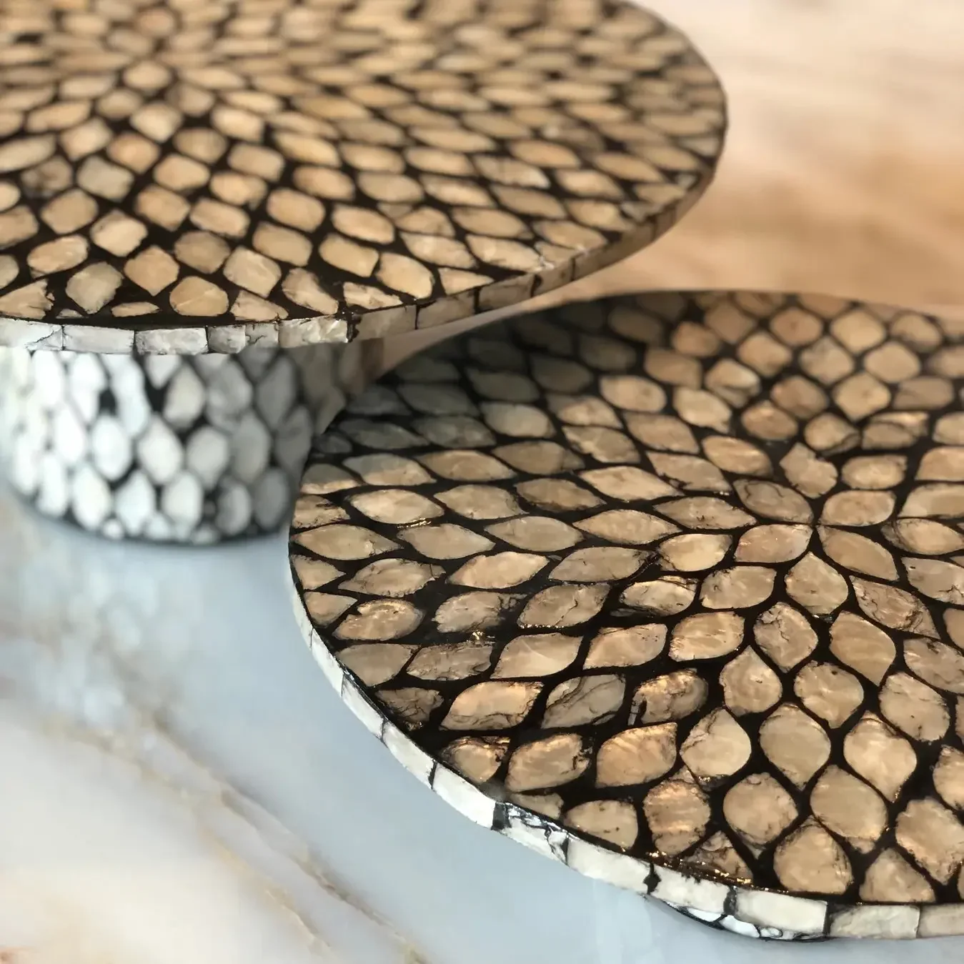 High Quality Luxury Arabian Chocolate Mother of Pearl Tray Custom Size round Acrylic Cake Stand Serving Tray Home Made Vietnam