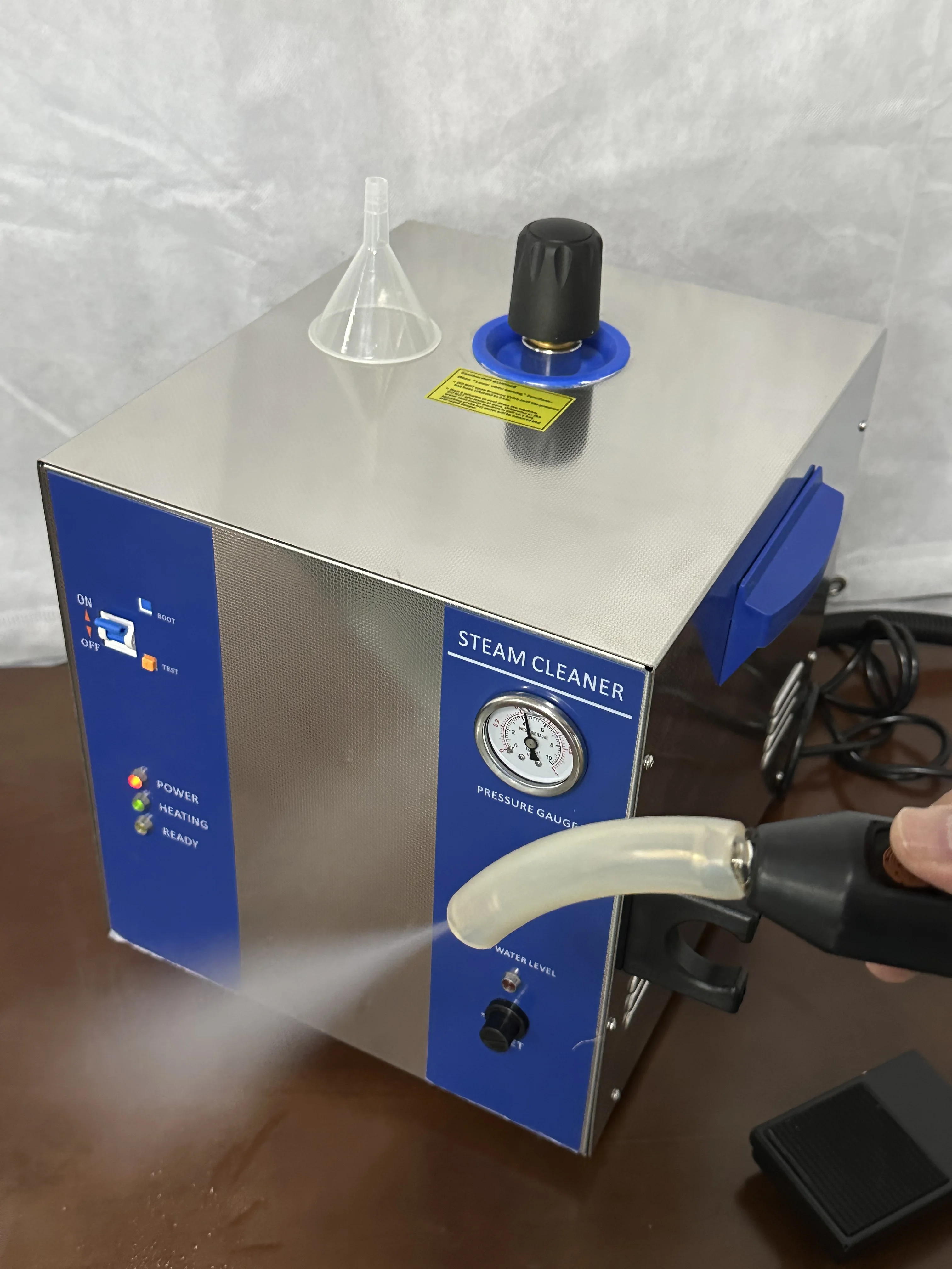 4L stainless steel tank  with flexible wands foot pedal Low water level warning easy use 6 bar pressure dental steam cleaner