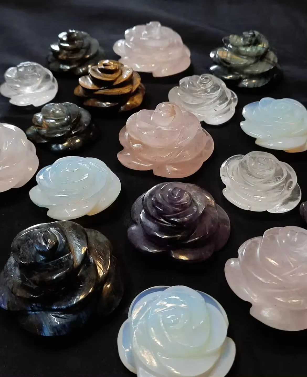 Hand Carved Natural Multi Gemstone50-80gms Agate Rose Crystal Flowers Stone for Home and Hotel Decoration