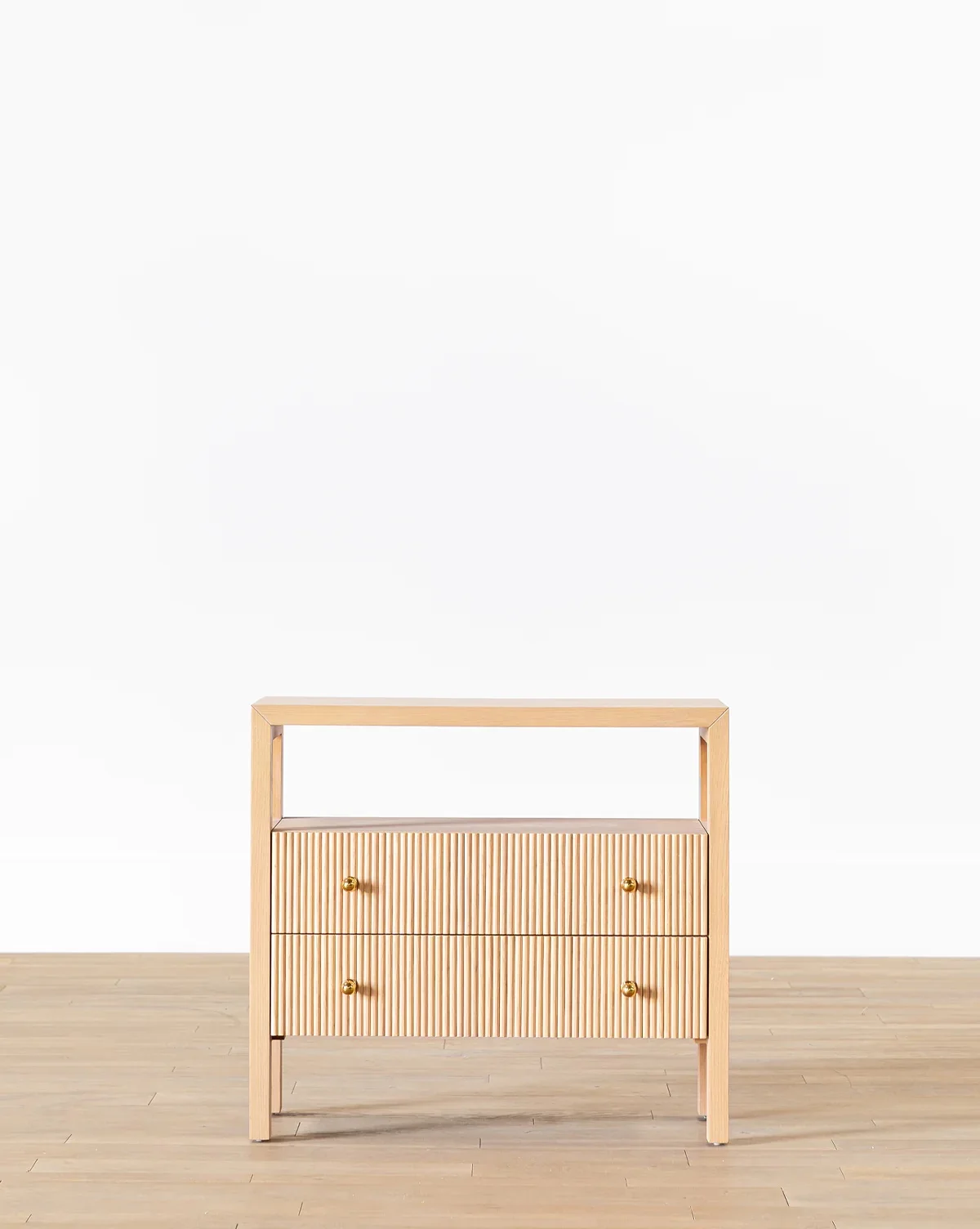 Good Quality New Arrival Wooden Nightstand Natural Oak Color Finish Luxury and Modern Style for Home and Hotel Bedroom Furniture