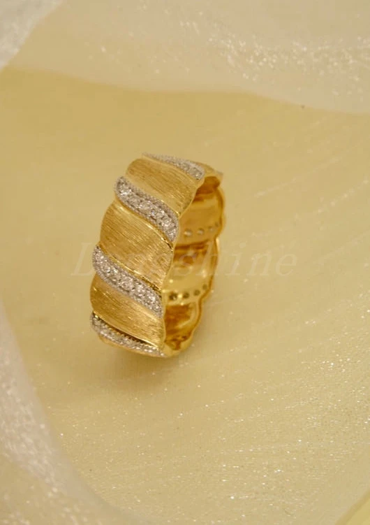 Yellow Aan White Color 18K GOld King Diamond Delicate Design Ring