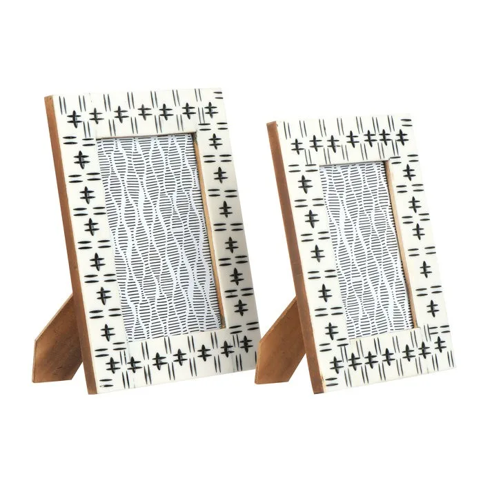 Vintage Inspired Resin Photo Frame with Decorative Antique Finish Holds Pictures Makes a Memorable Gift for Special Occasions