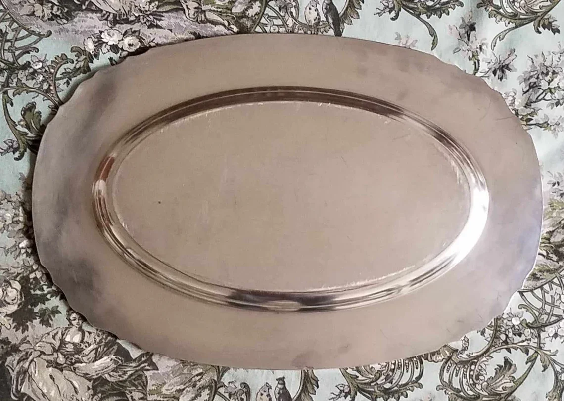 Wholesale Factory Supply Metal Charger Plate for  Kitchen Ware and and Dinner Party Use Serving Plate